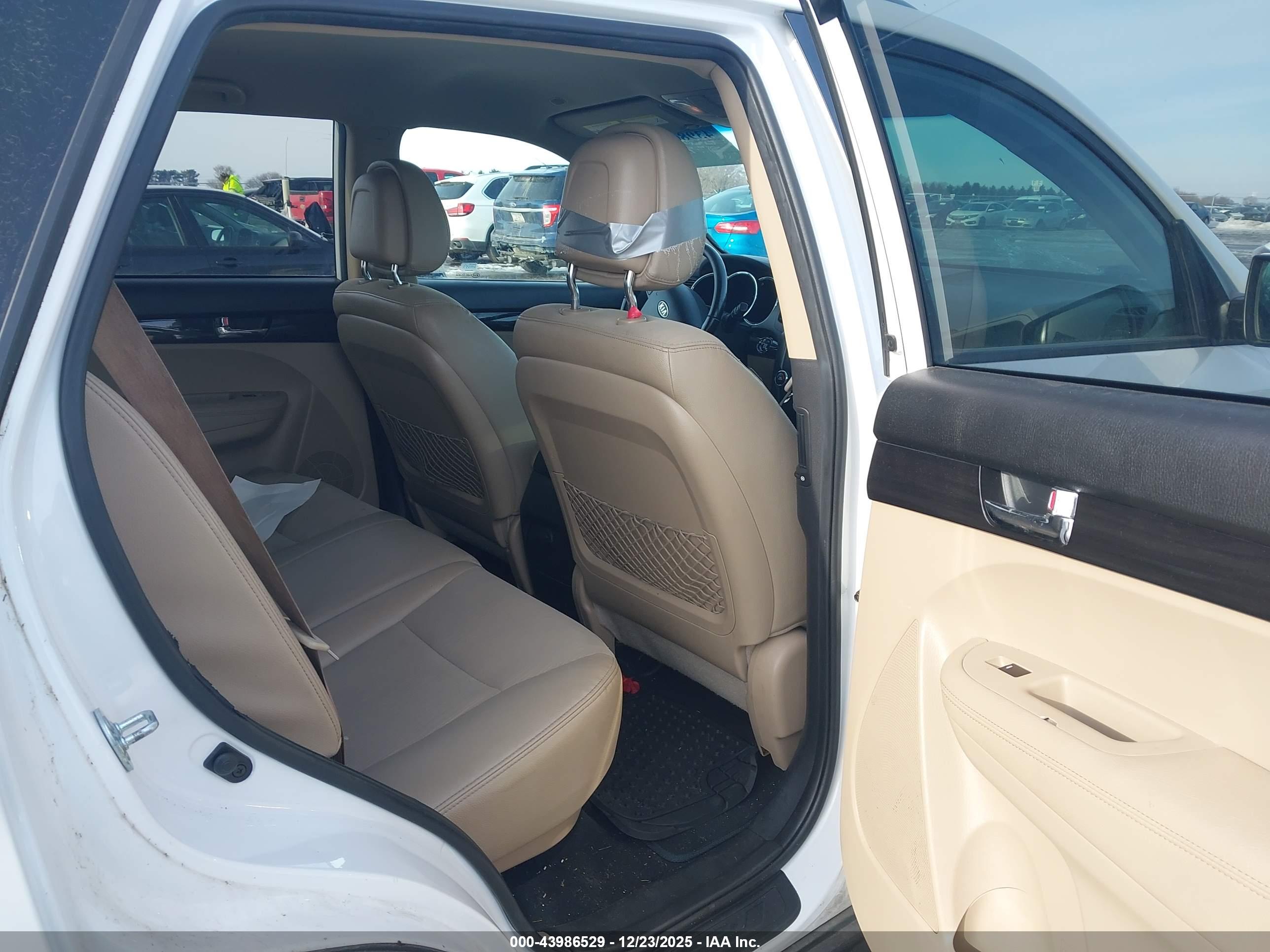 KIA SORENTO image 8