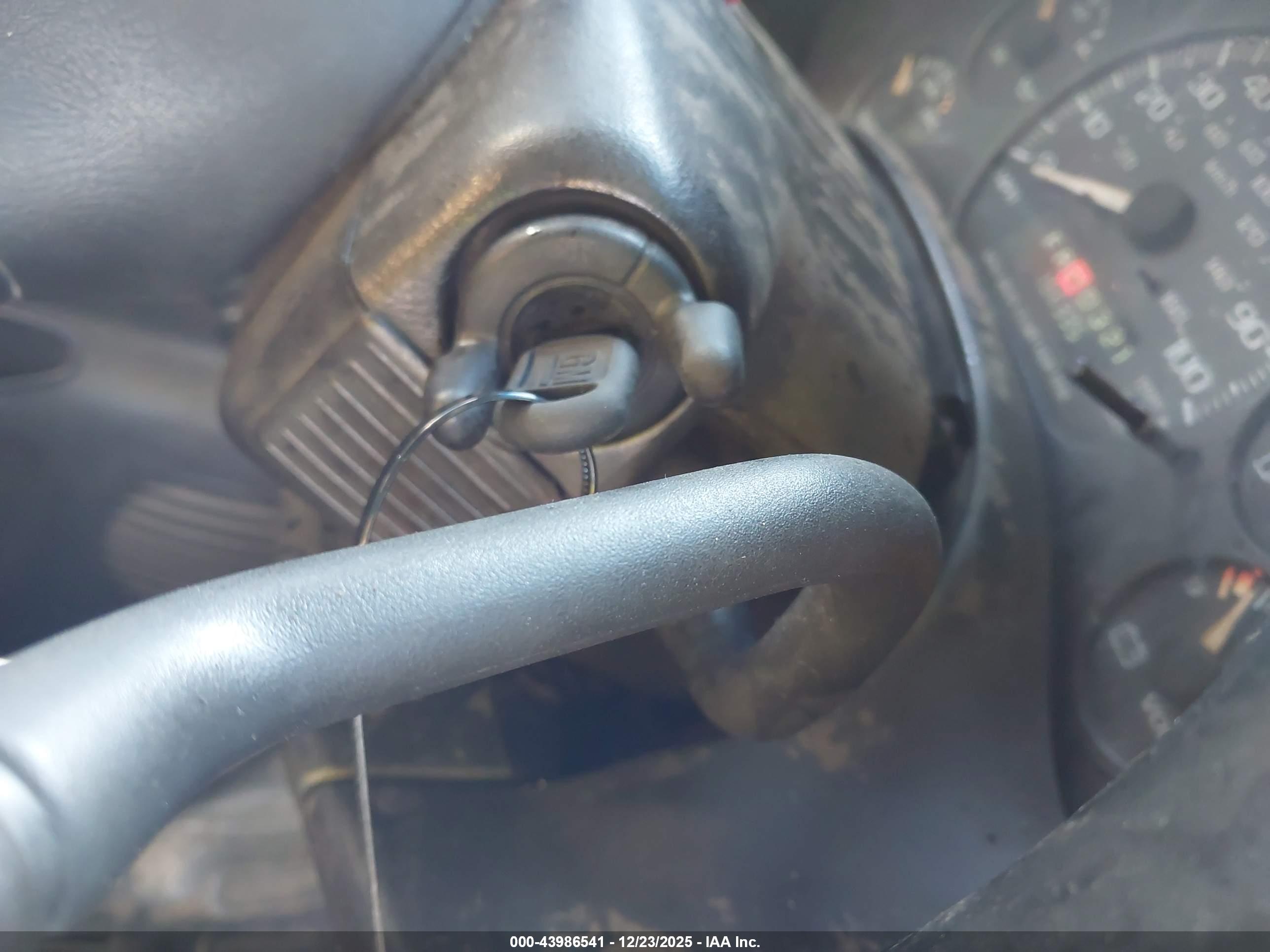 CHEVROLET EXPRESS image 11