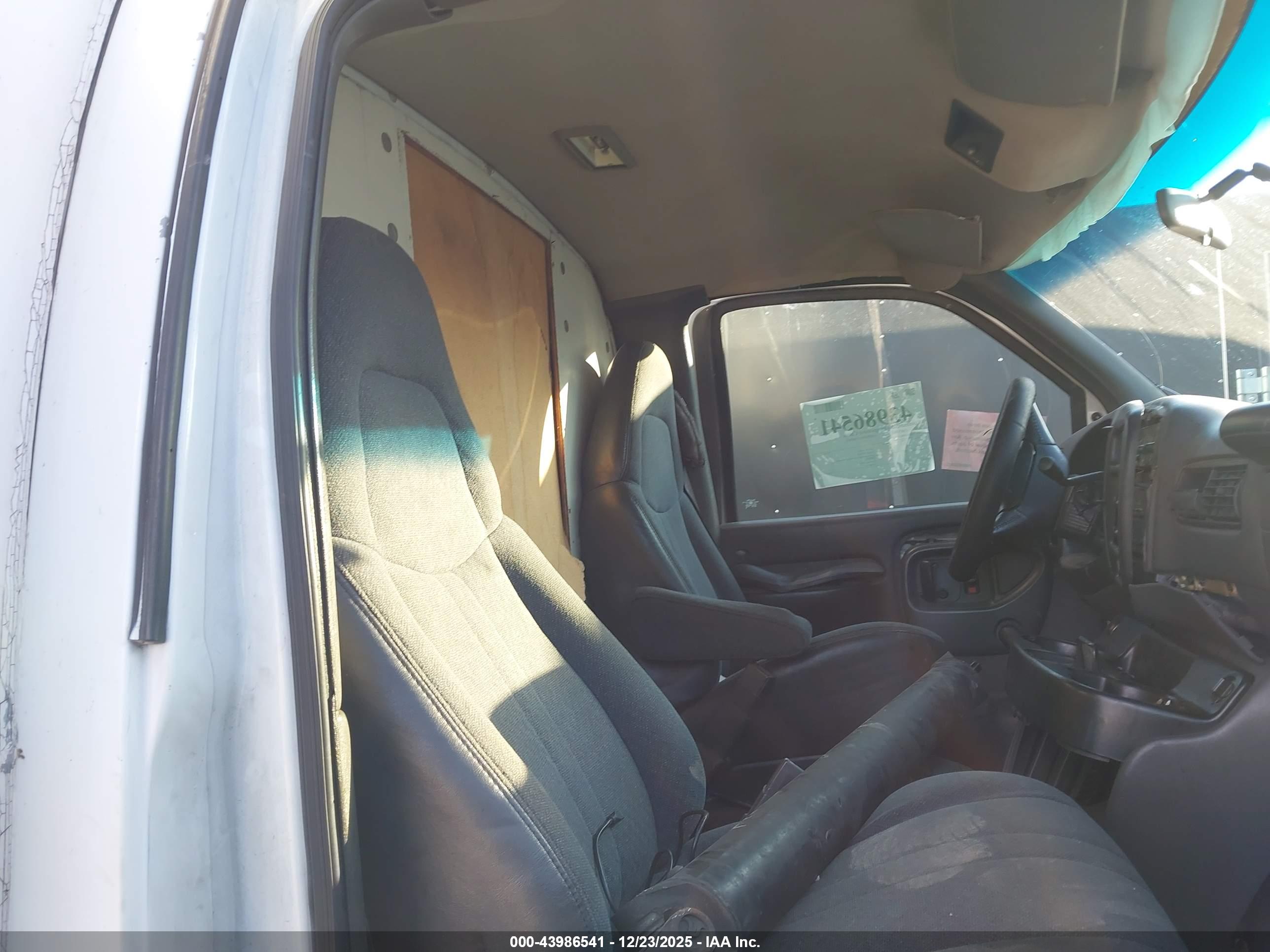 CHEVROLET EXPRESS image 7