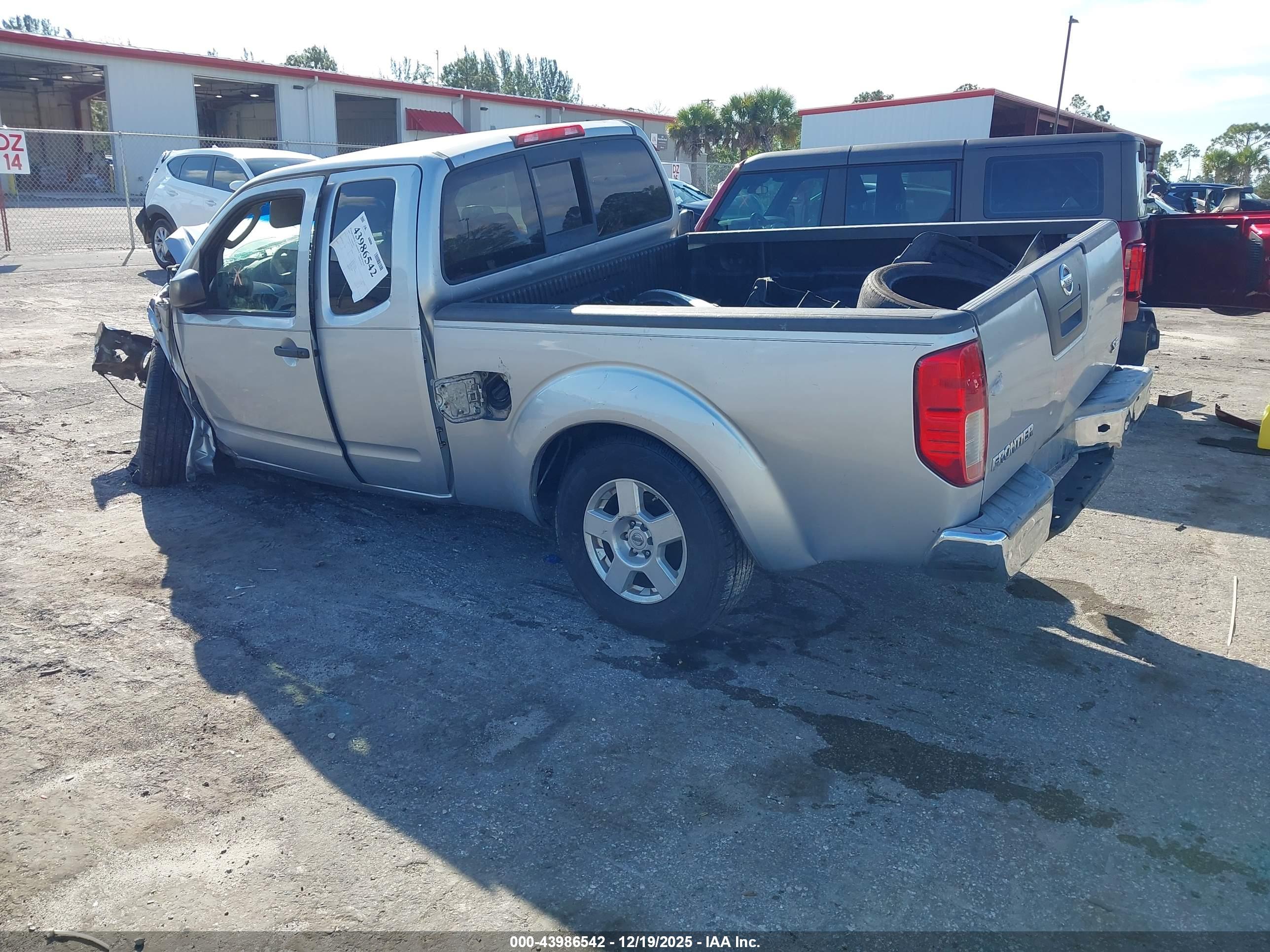 NISSAN FRONTIER image 3
