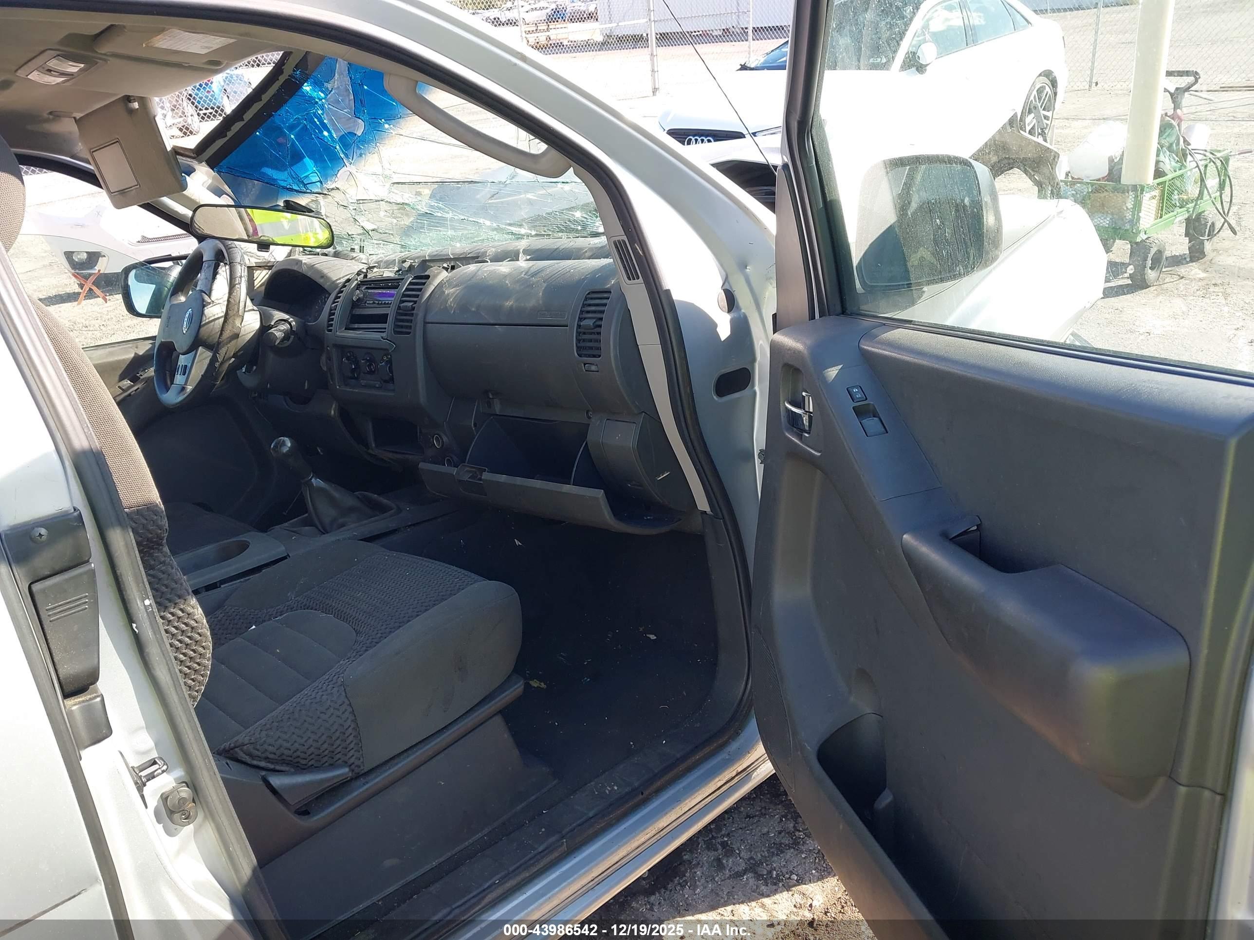 NISSAN FRONTIER image 5