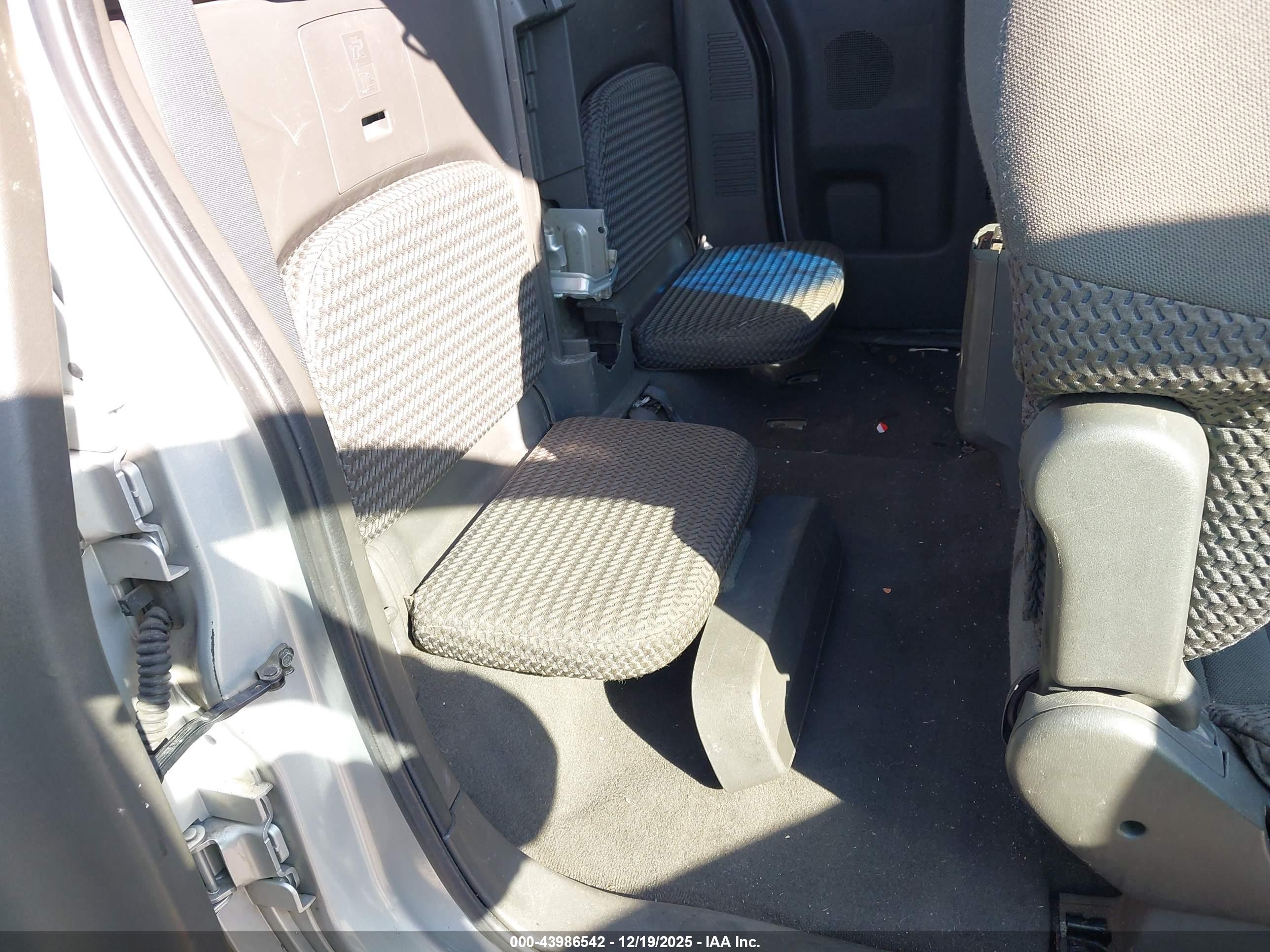 NISSAN FRONTIER image 8