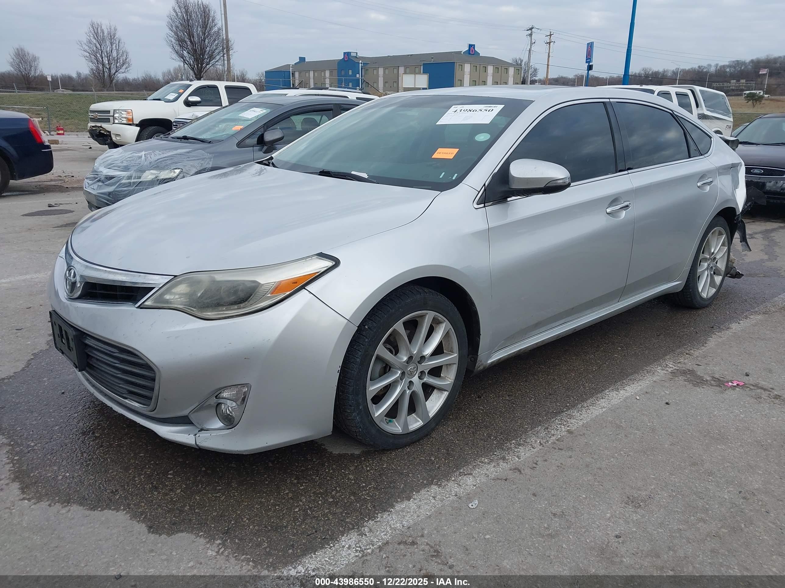 TOYOTA AVALON image 2