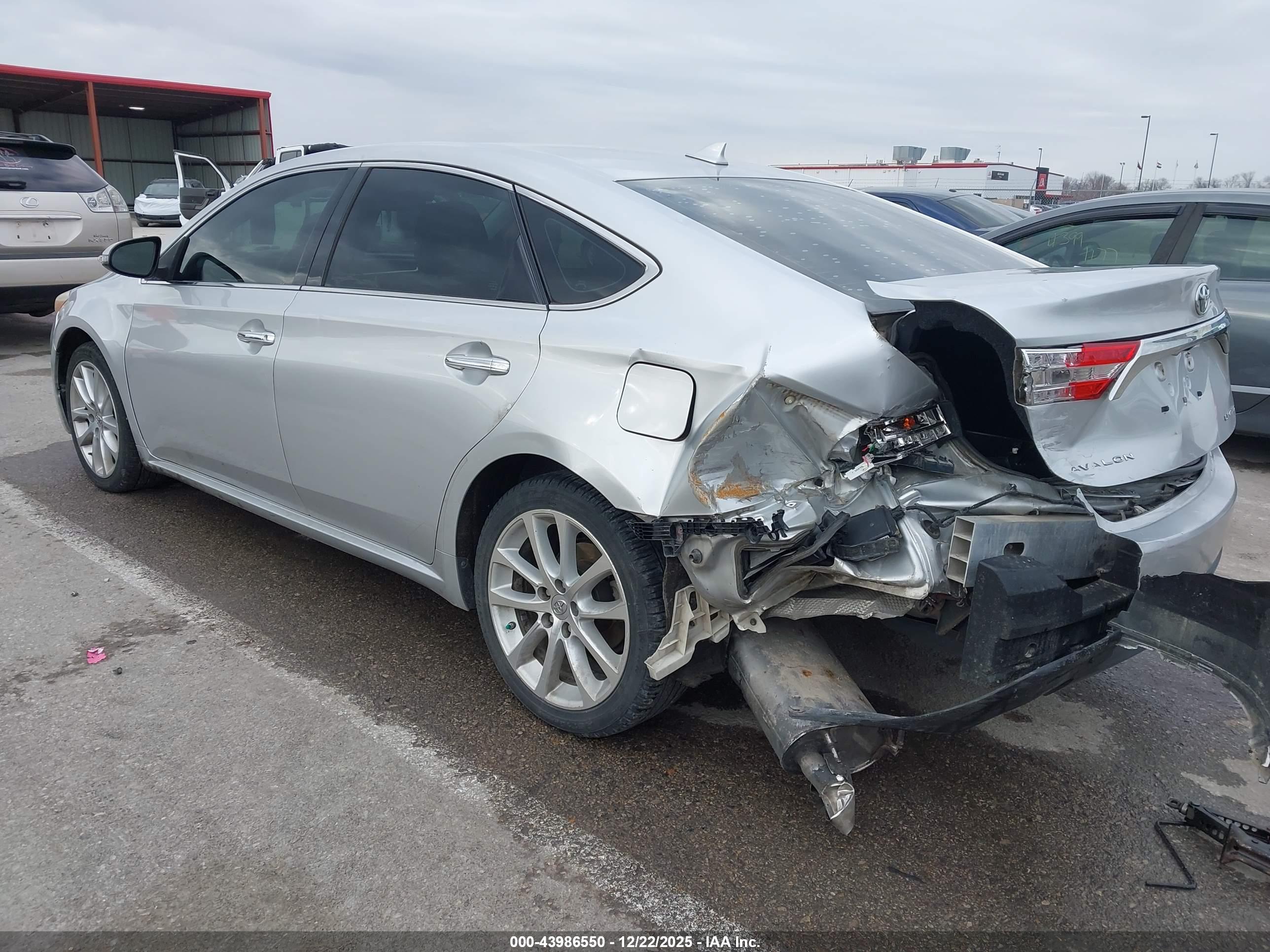TOYOTA AVALON image 3