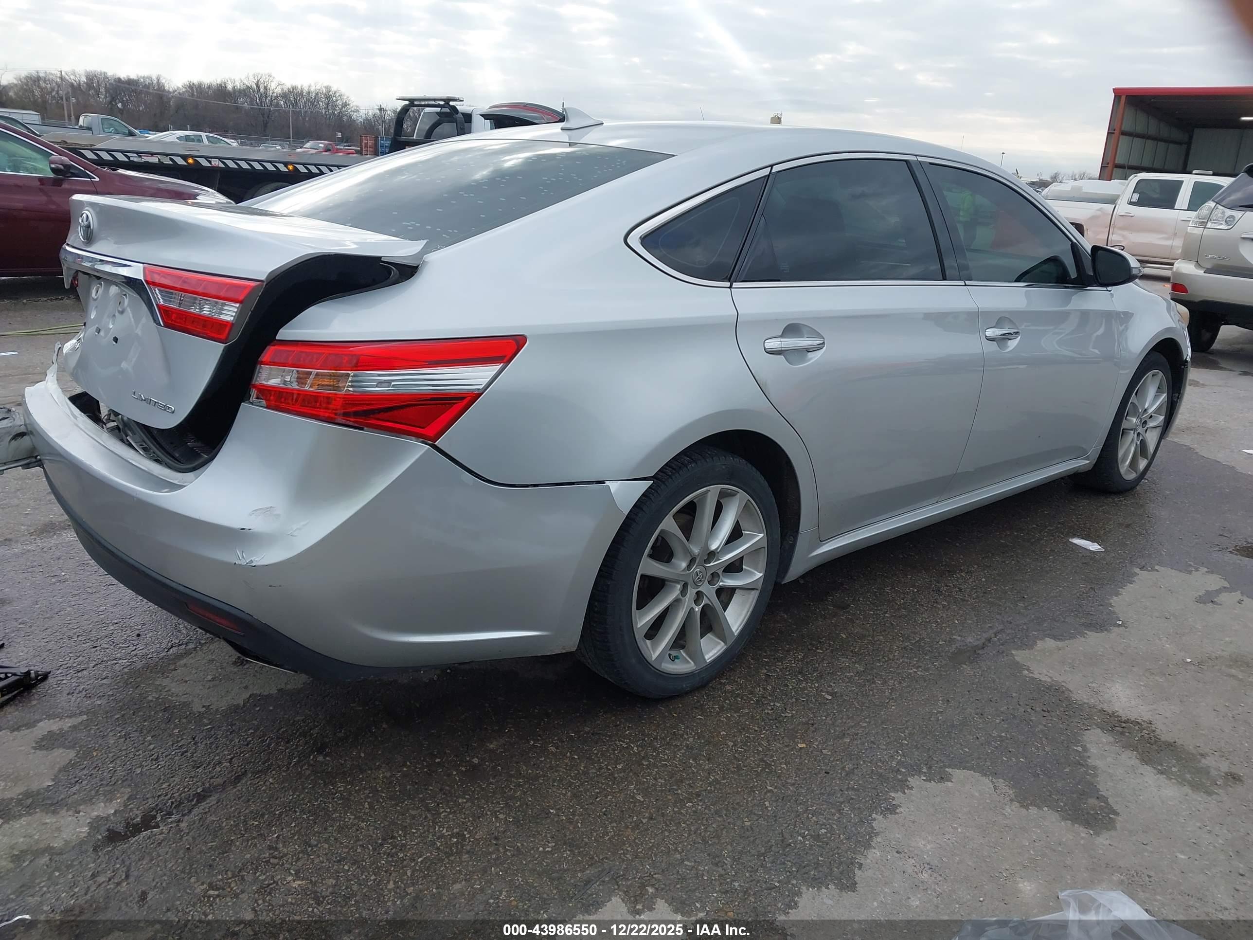 TOYOTA AVALON image 4