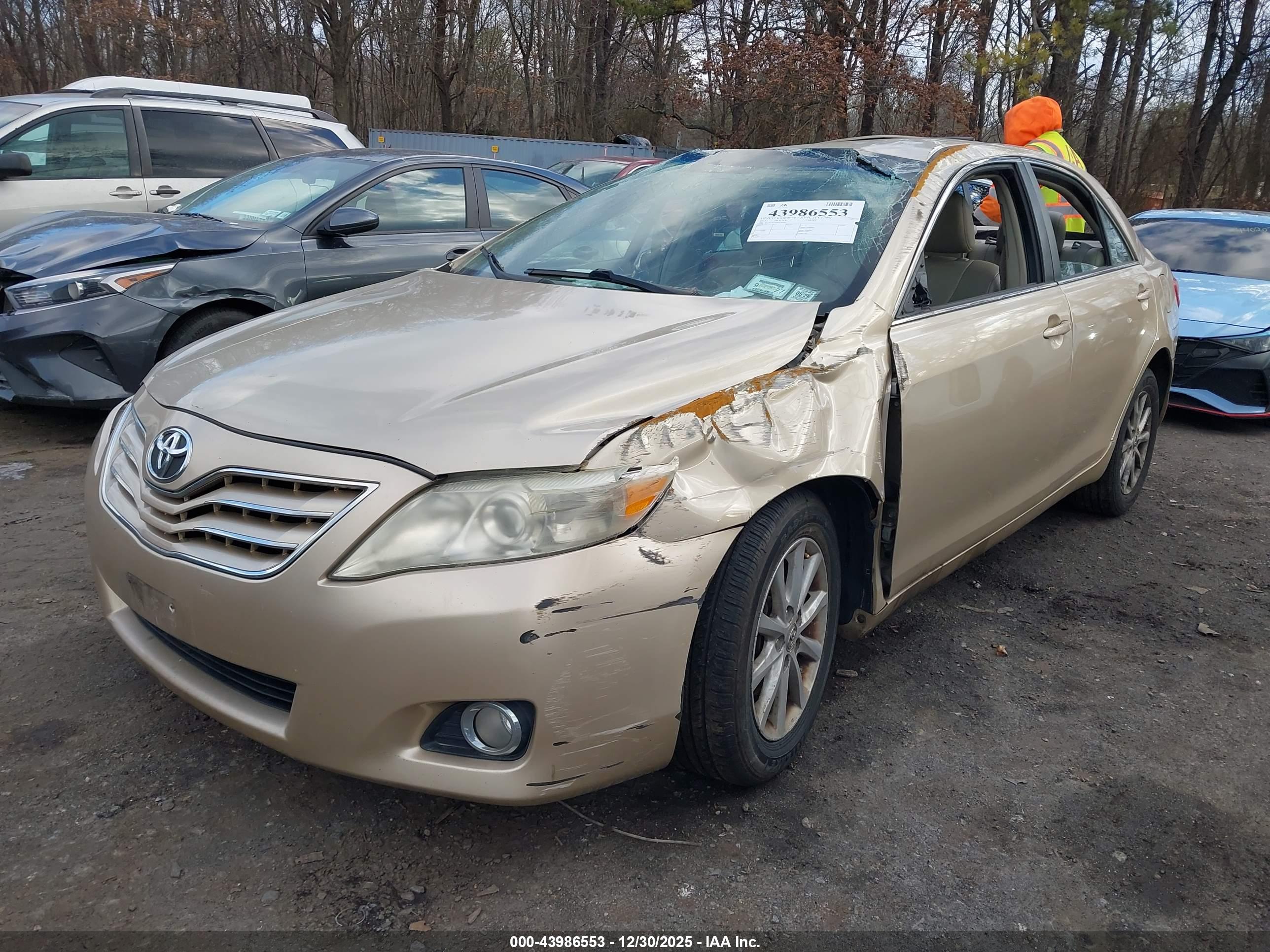 TOYOTA CAMRY image 2