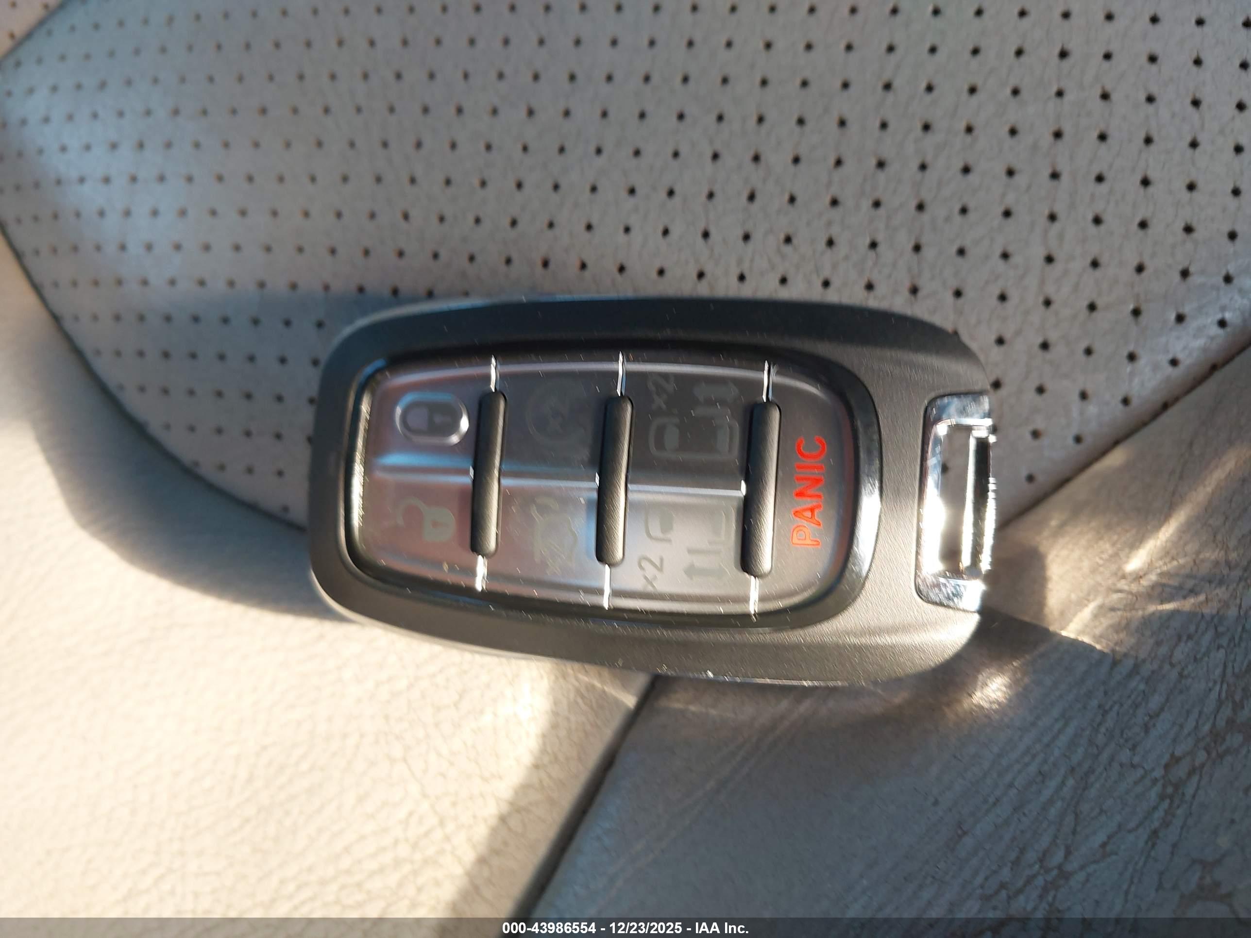 CHRYSLER PACIFICA image 11
