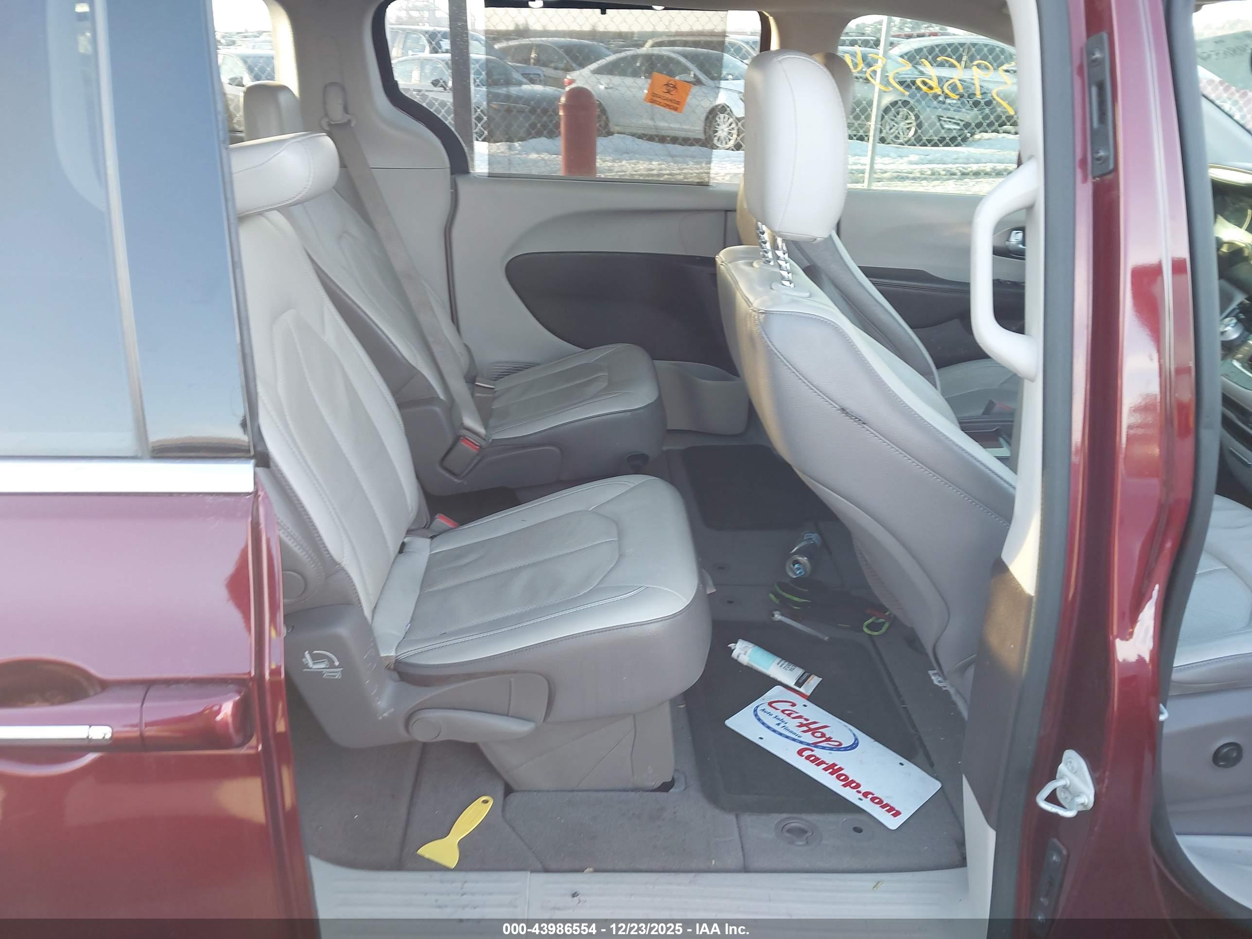 CHRYSLER PACIFICA image 8
