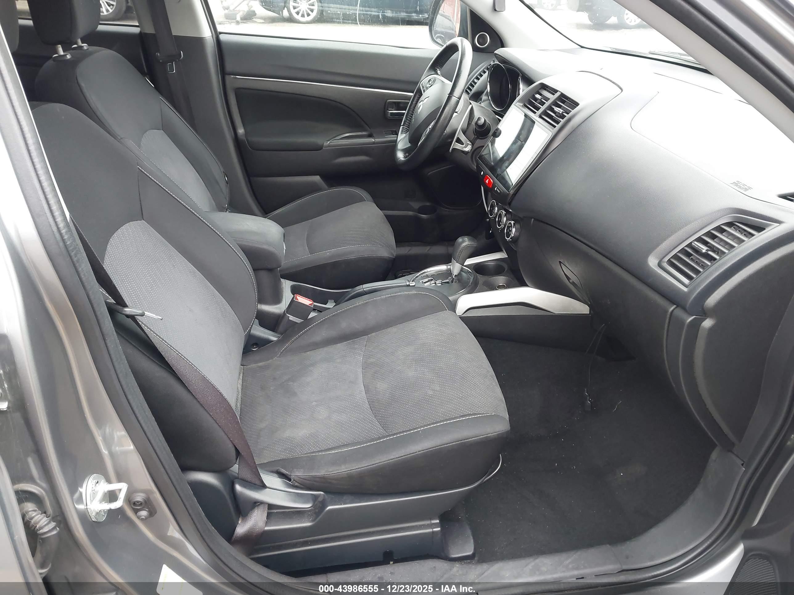 MITSUBISHI OUTLANDER image 5