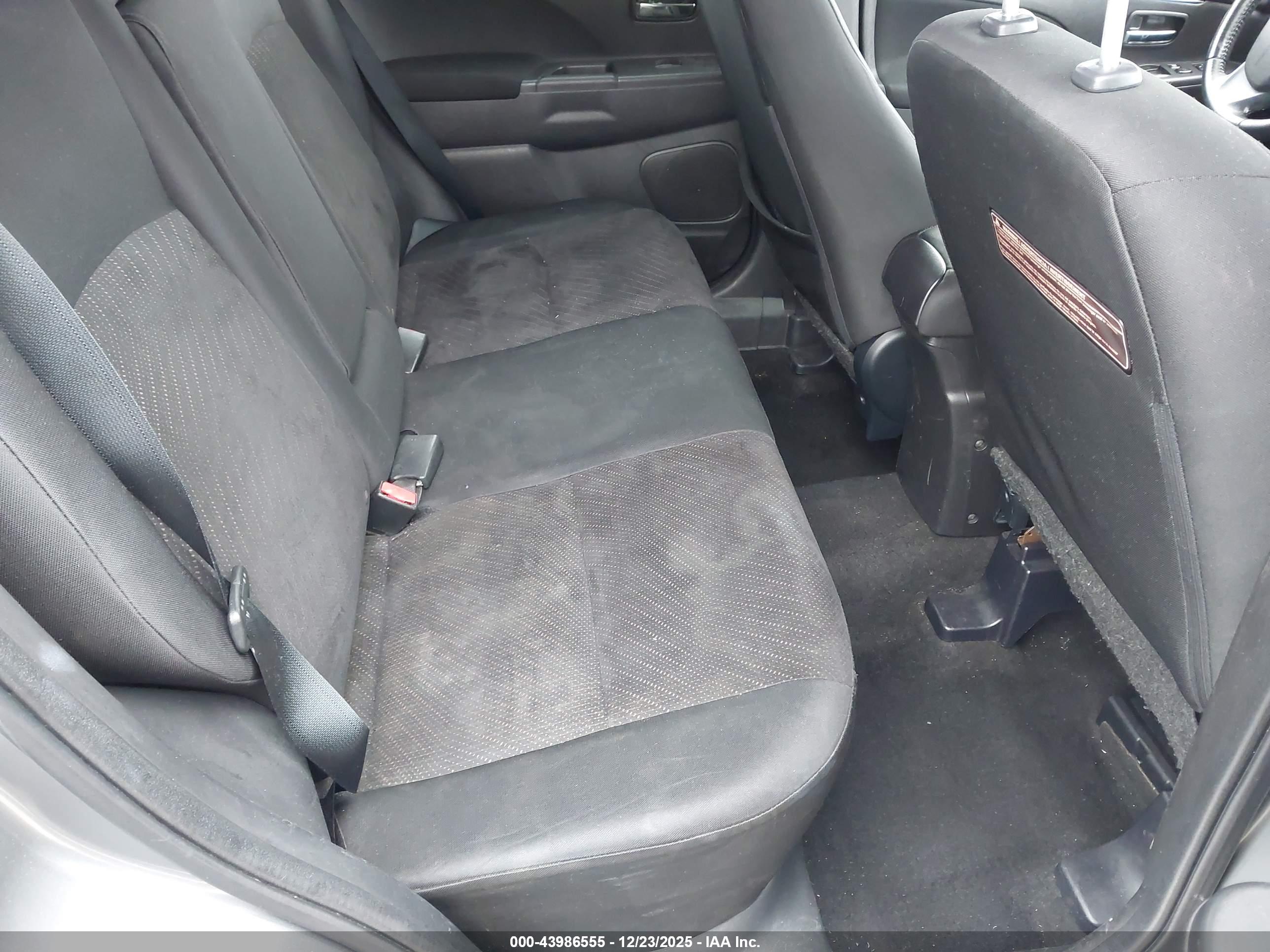 MITSUBISHI OUTLANDER image 8