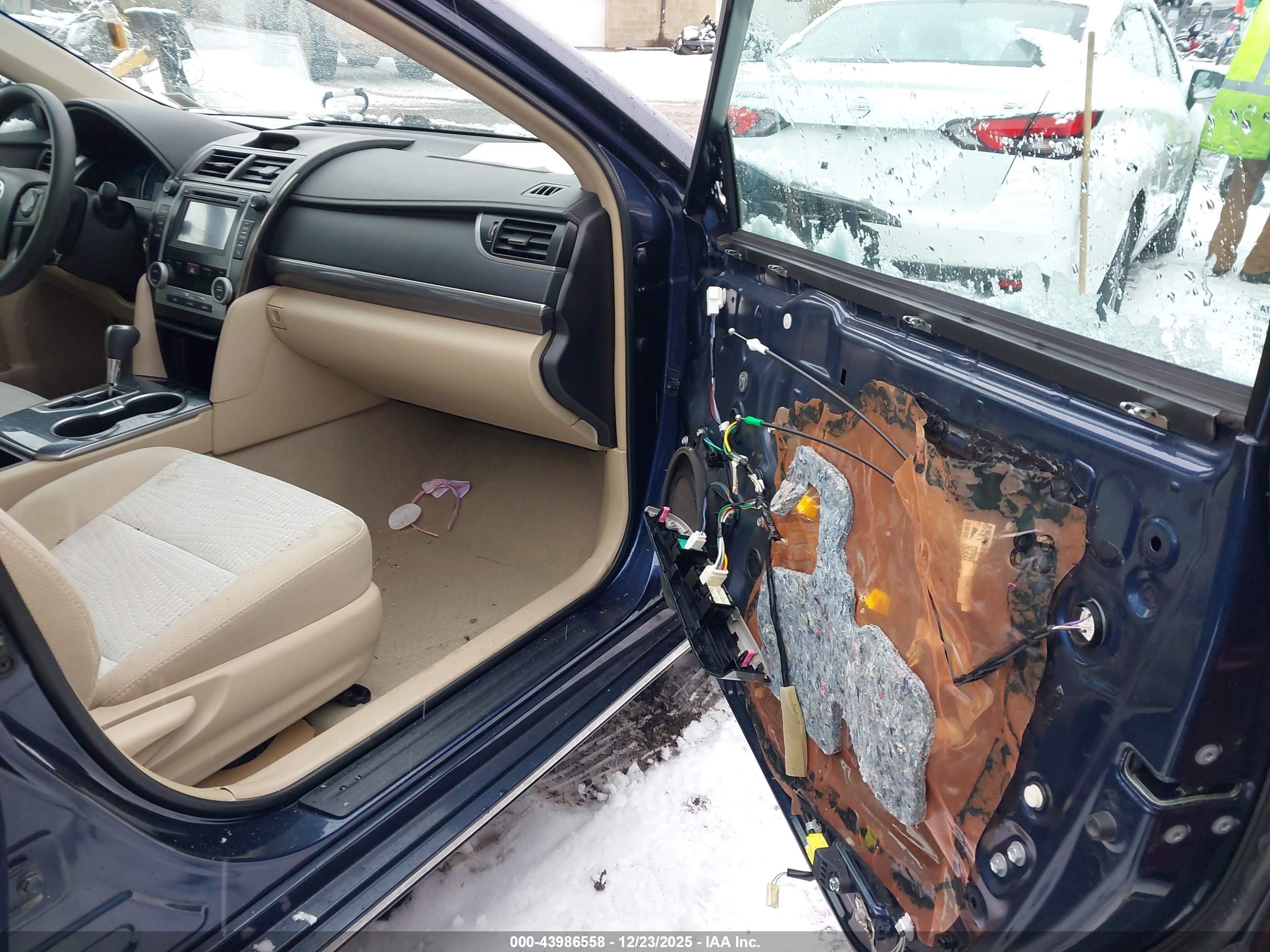TOYOTA CAMRY image 5