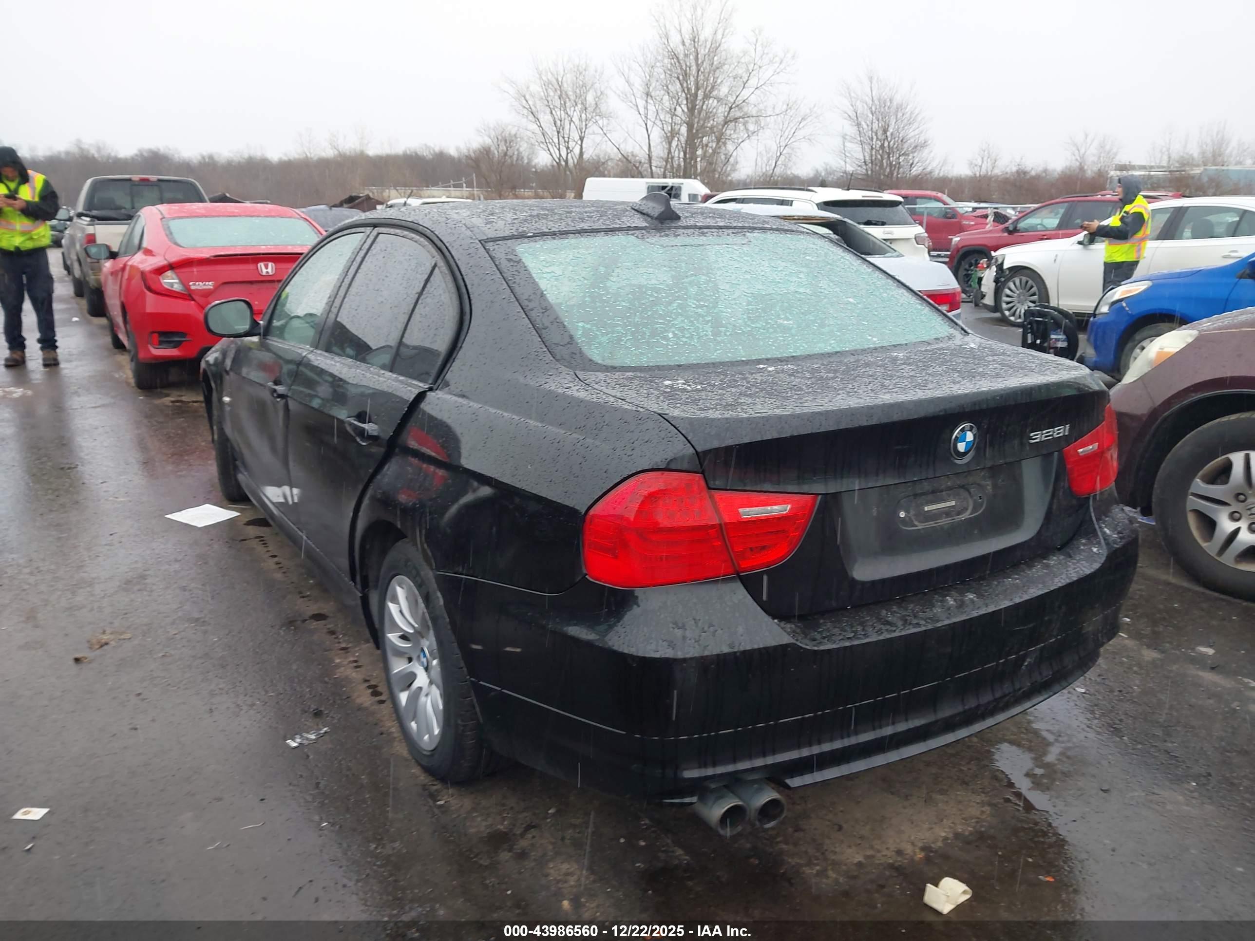 BMW 328I image 3