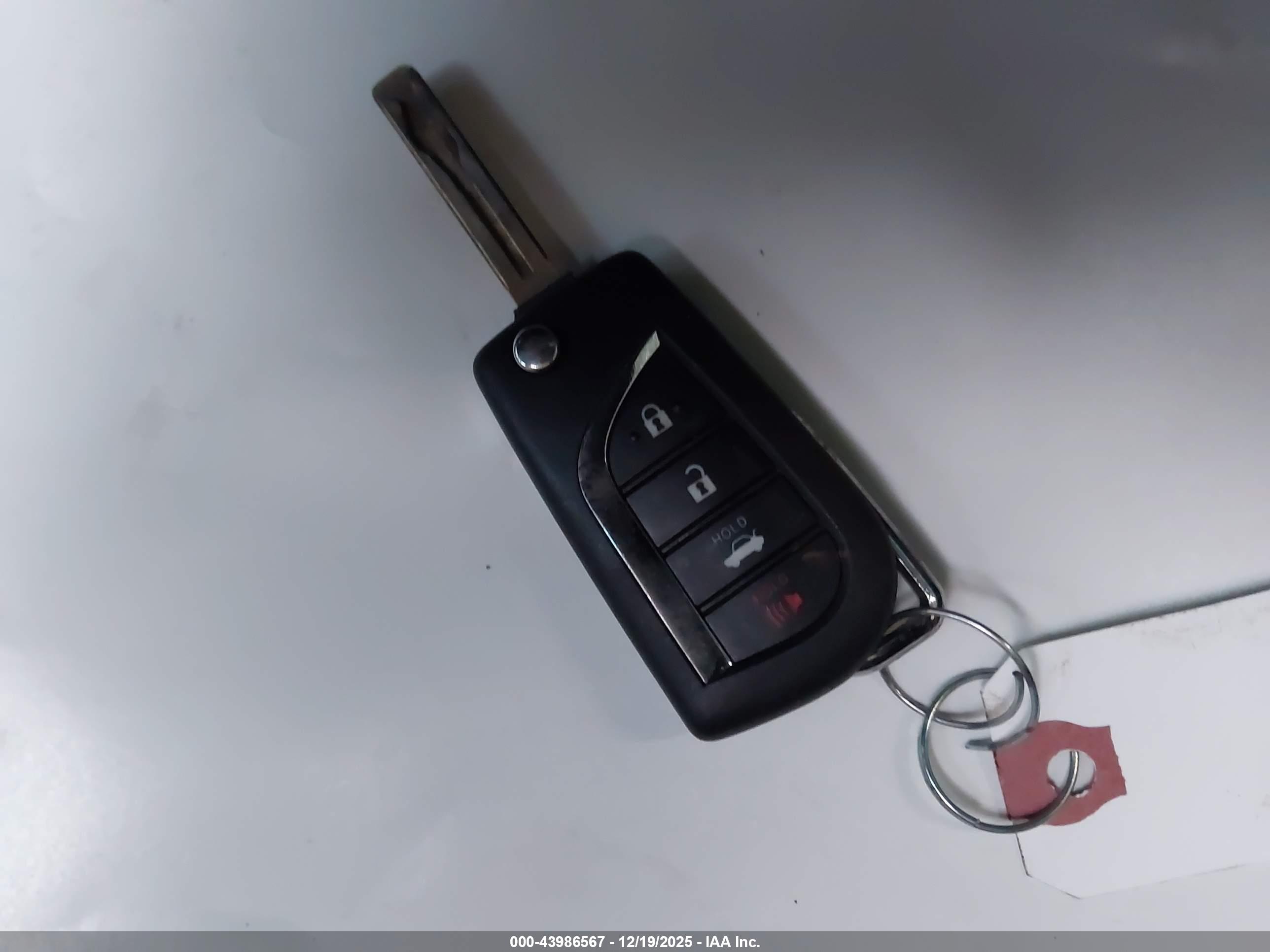 TOYOTA CAMRY image 11