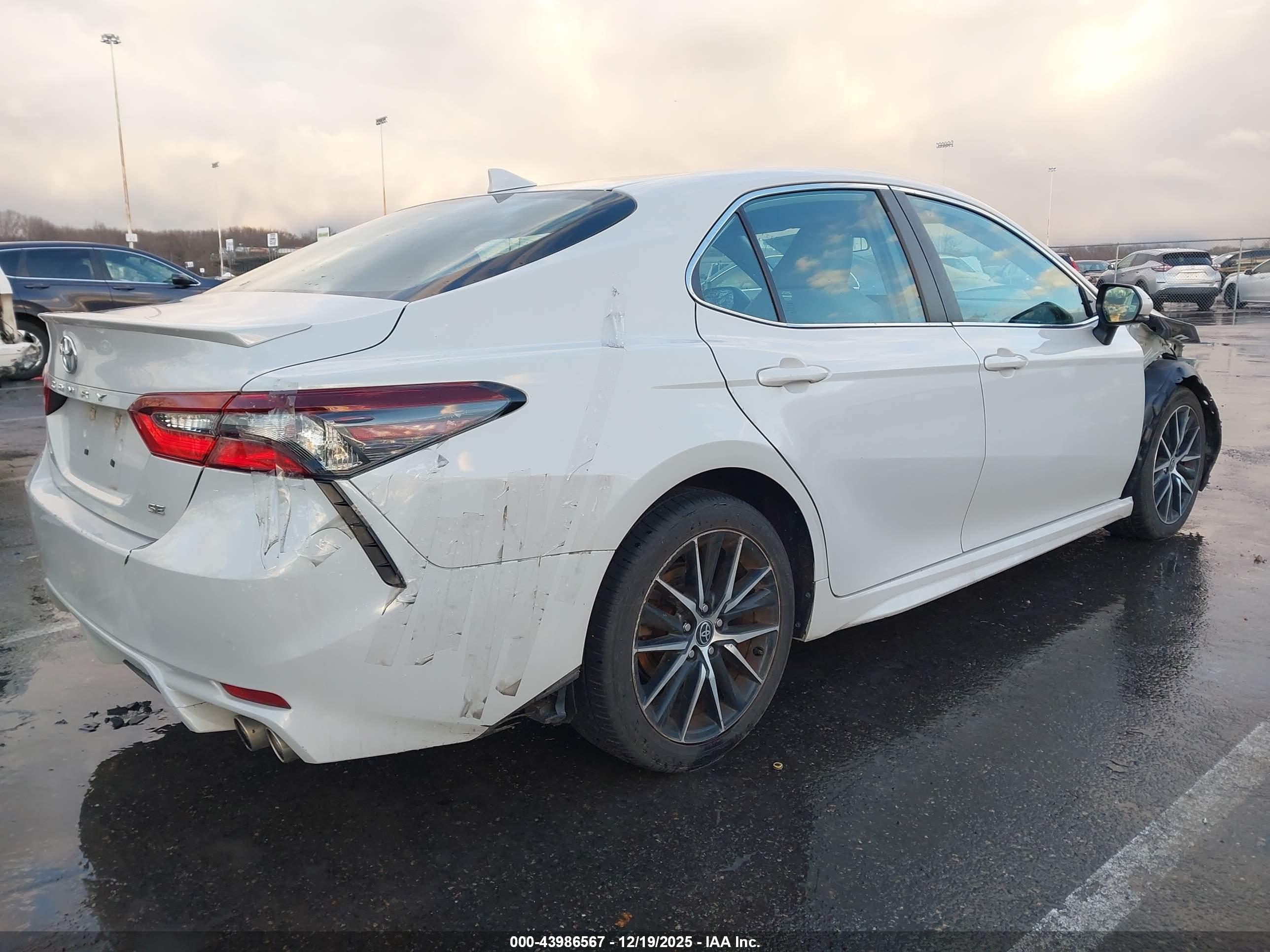 TOYOTA CAMRY image 4