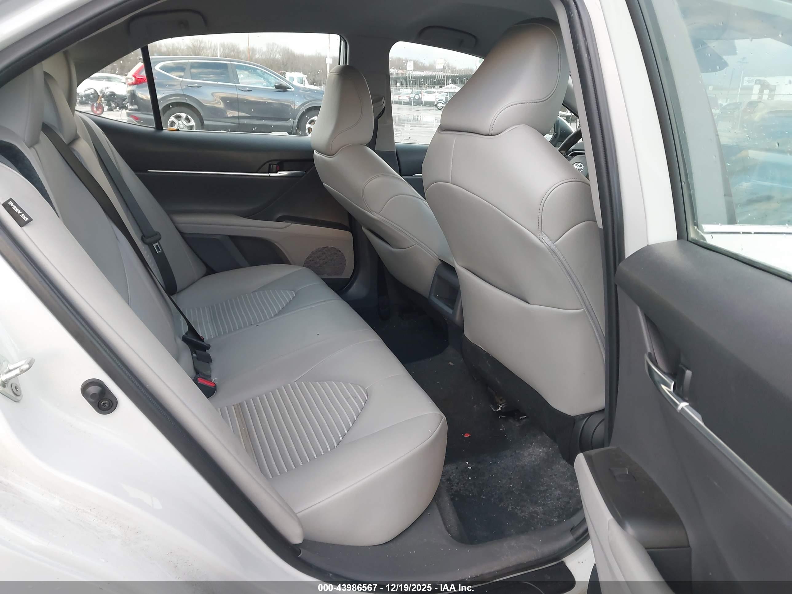TOYOTA CAMRY image 8