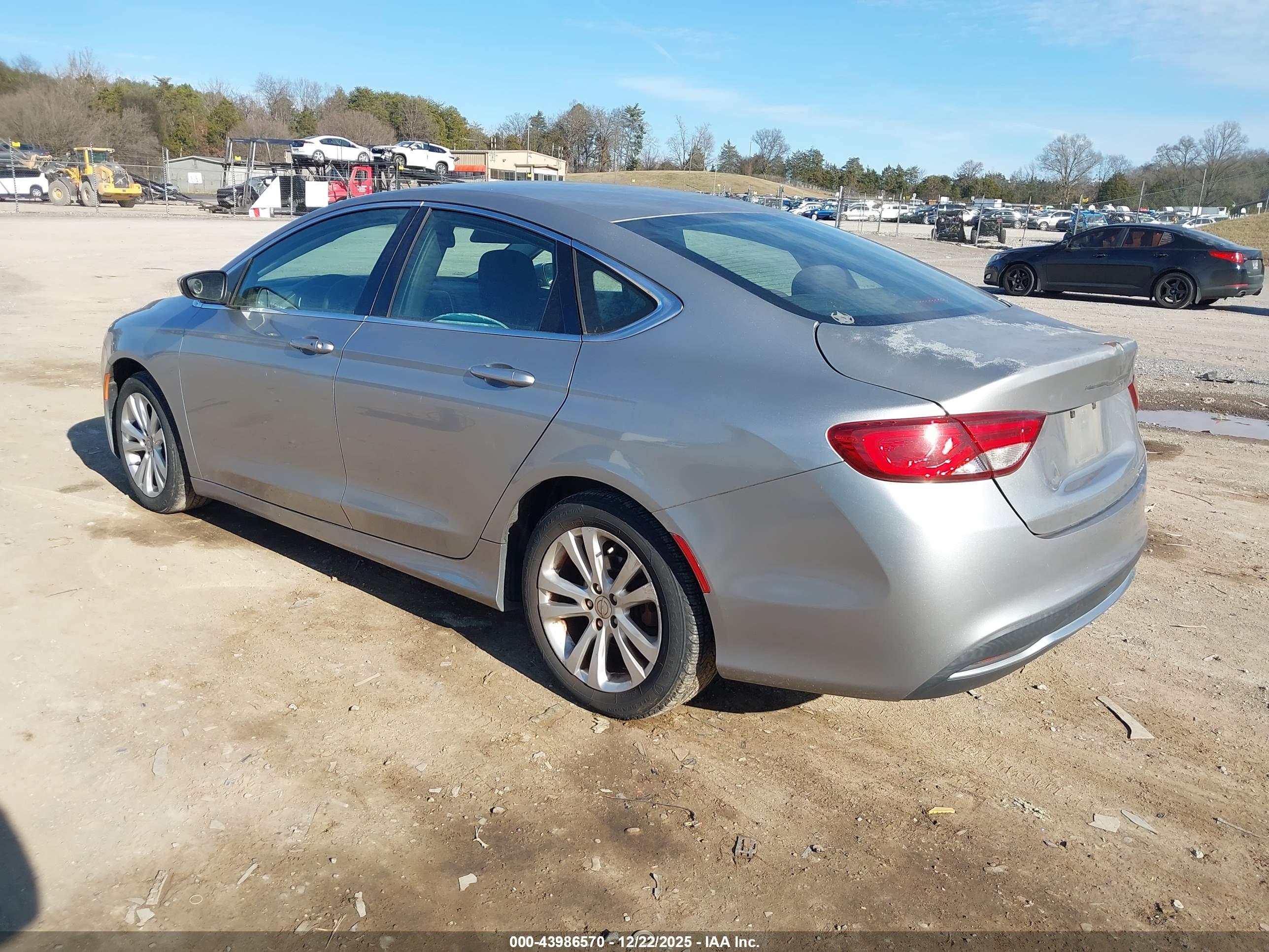 CHRYSLER 200 image 3