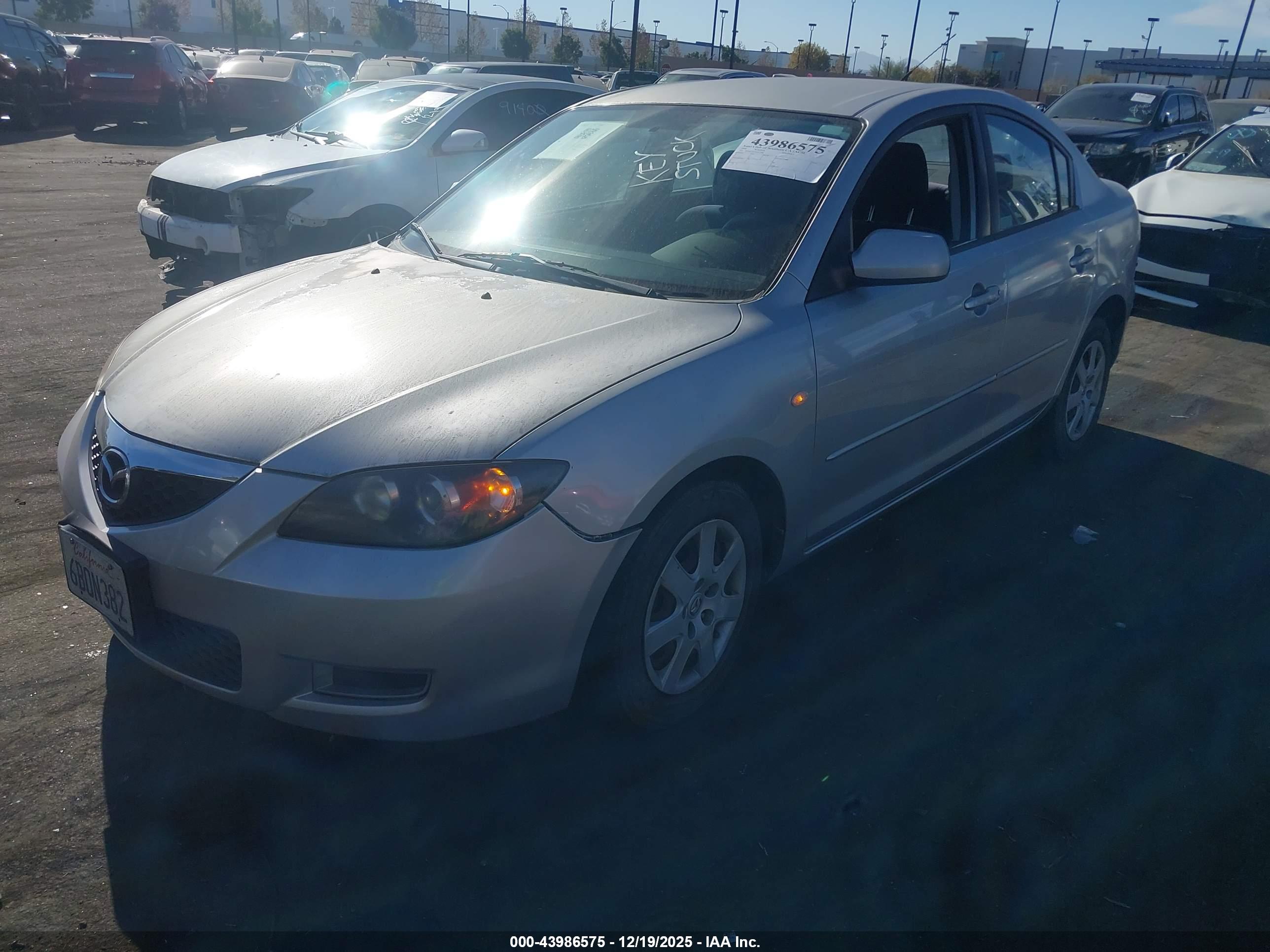 MAZDA MAZDA3 image 2
