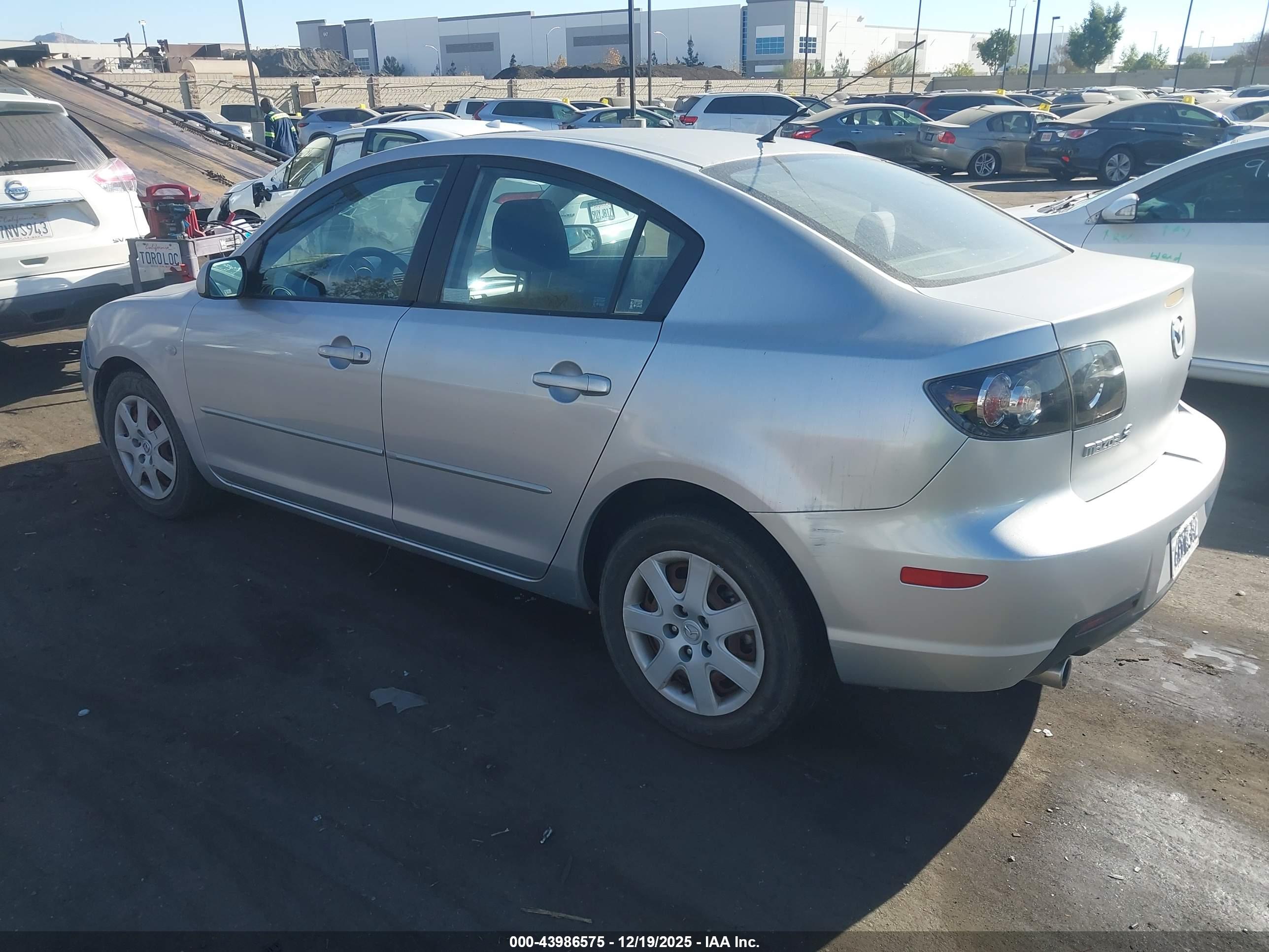 MAZDA MAZDA3 image 3