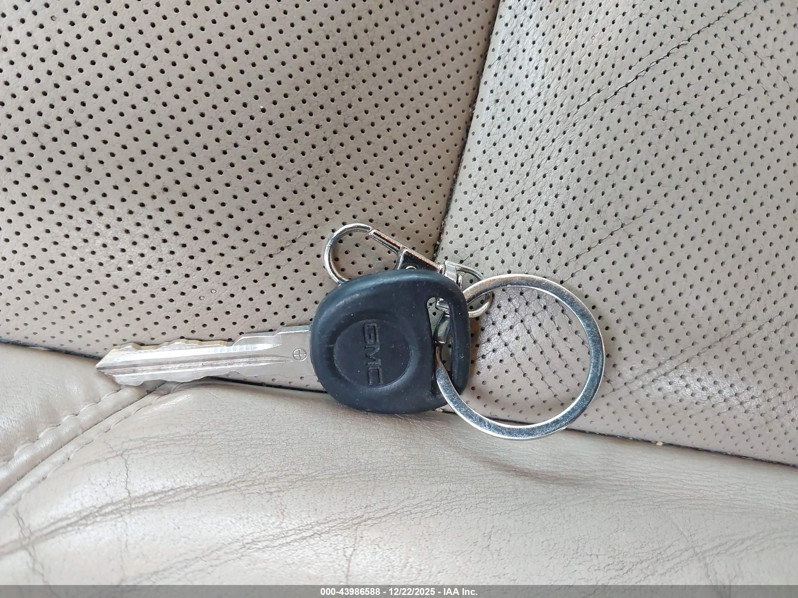 GMC YUKON image 11