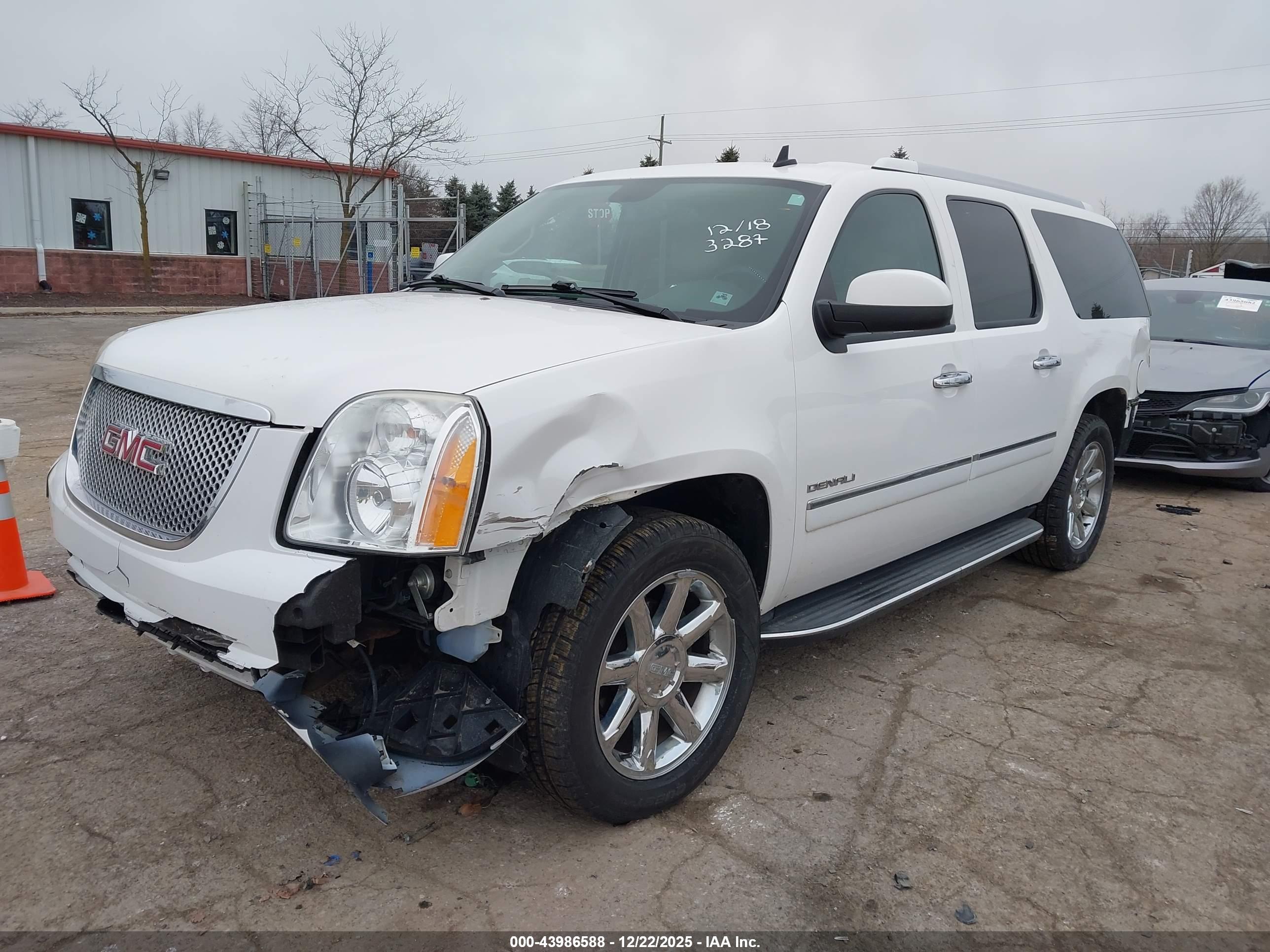GMC YUKON image 2