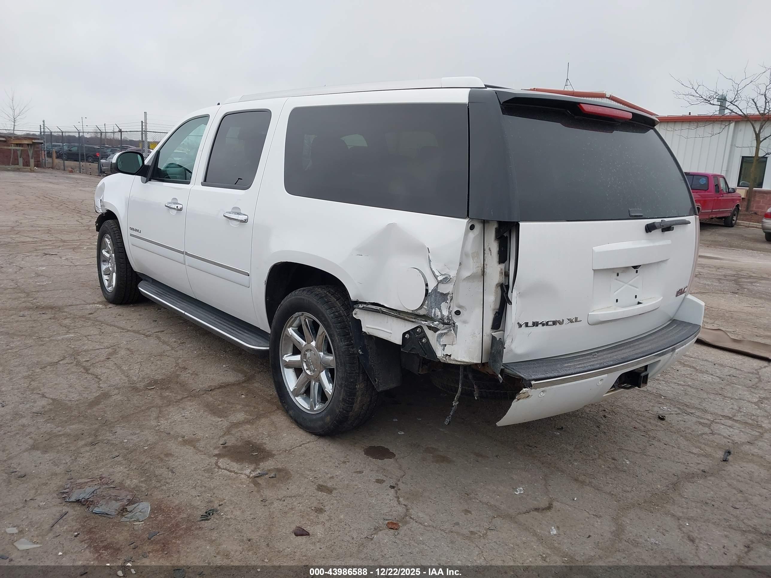 GMC YUKON image 3