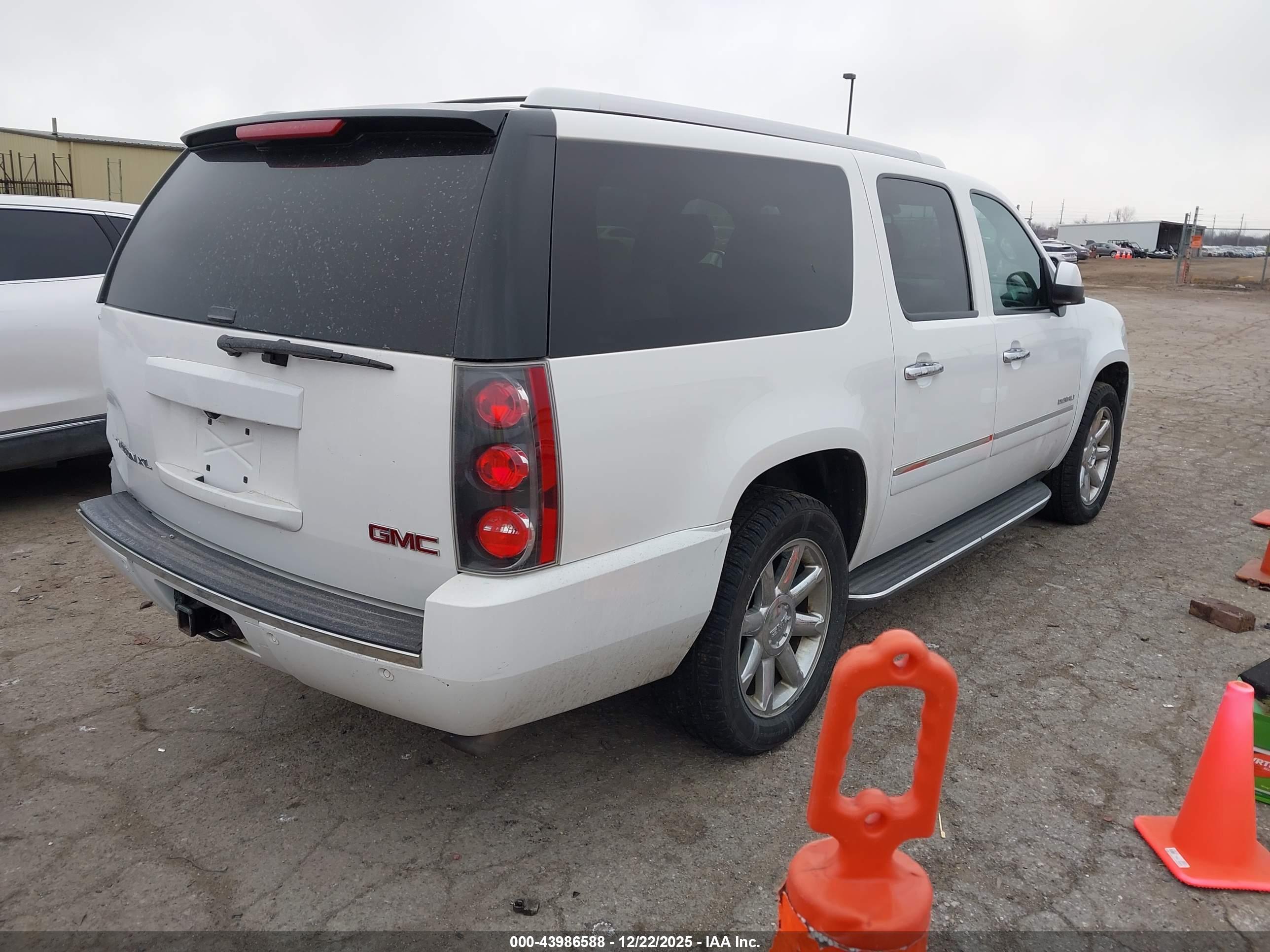 GMC YUKON image 4