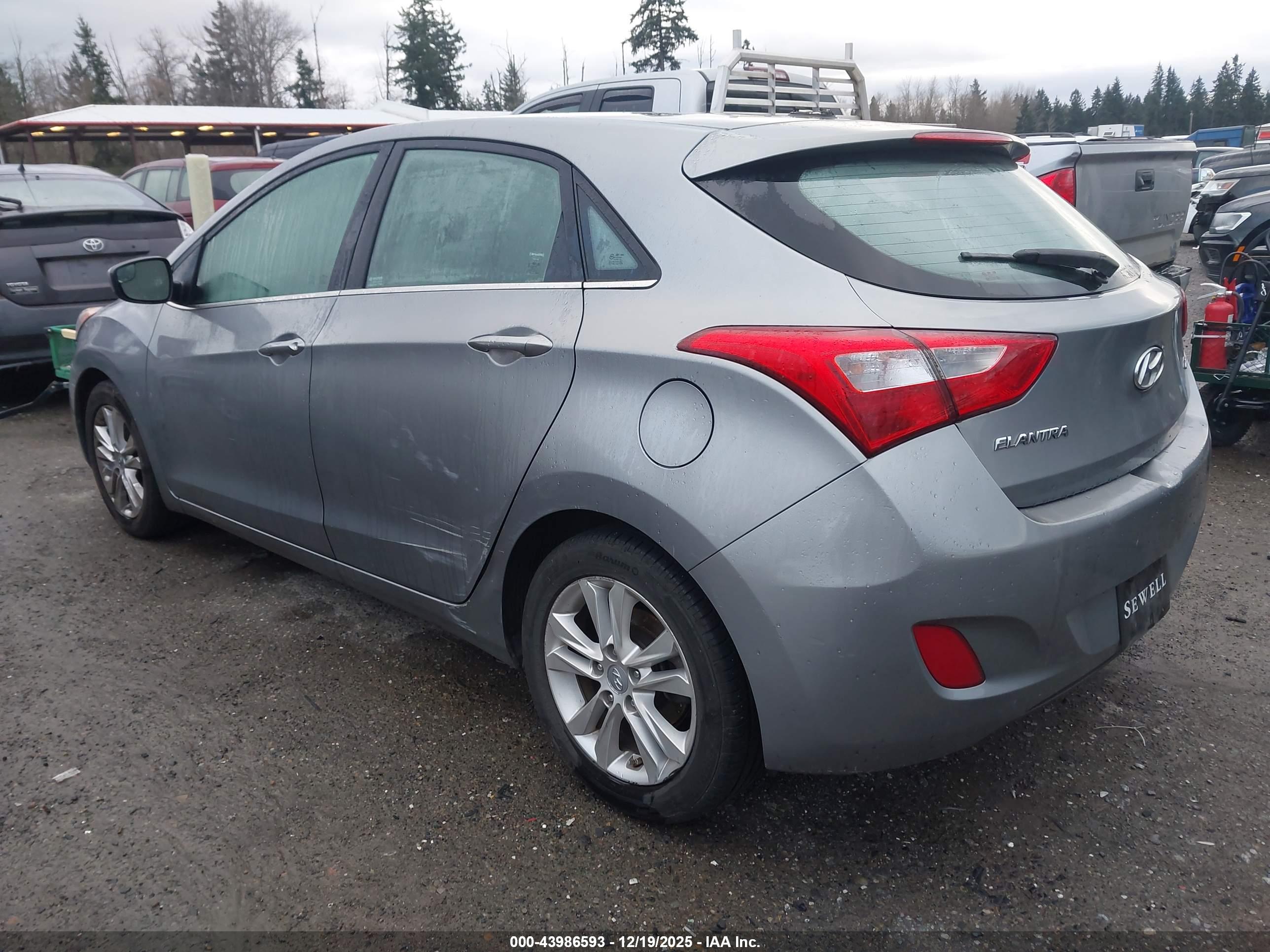 HYUNDAI ELANTRA image 3