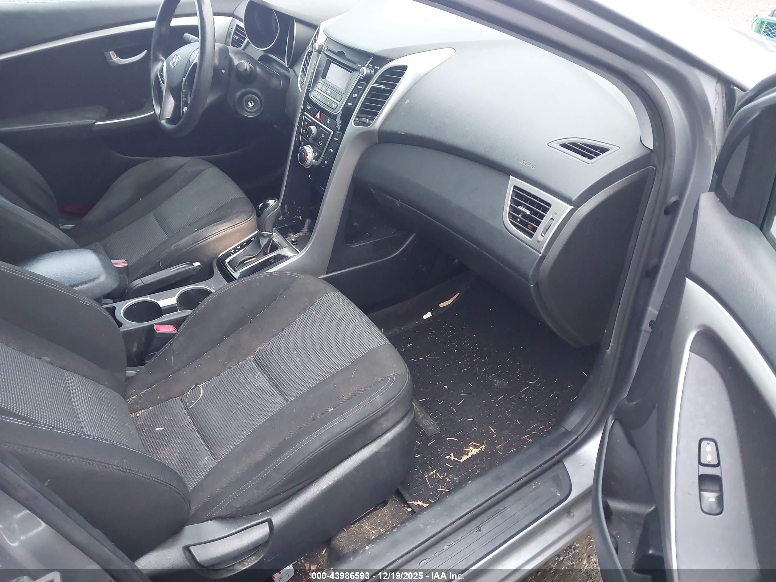 HYUNDAI ELANTRA image 5