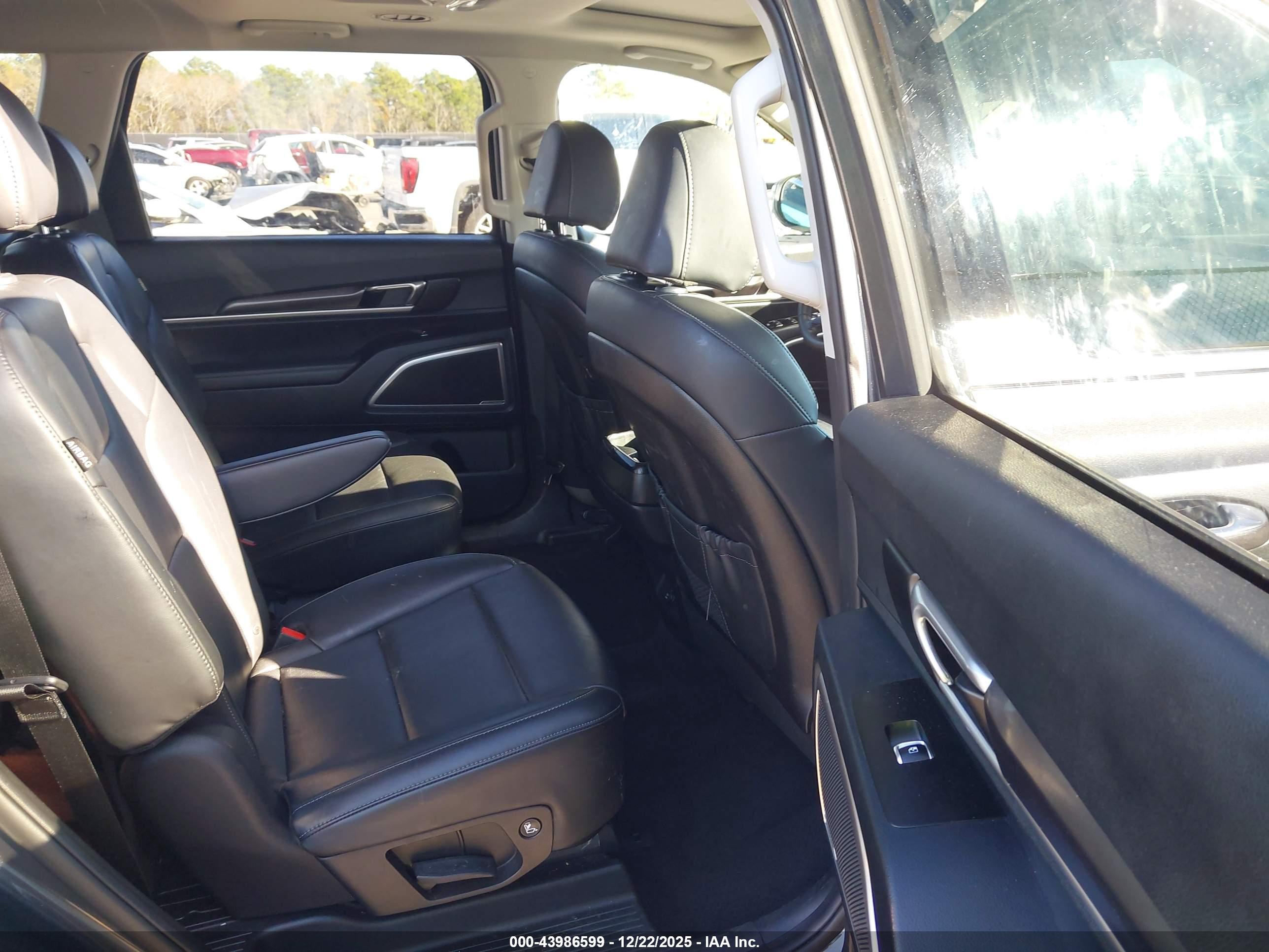 KIA TELLURIDE image 8