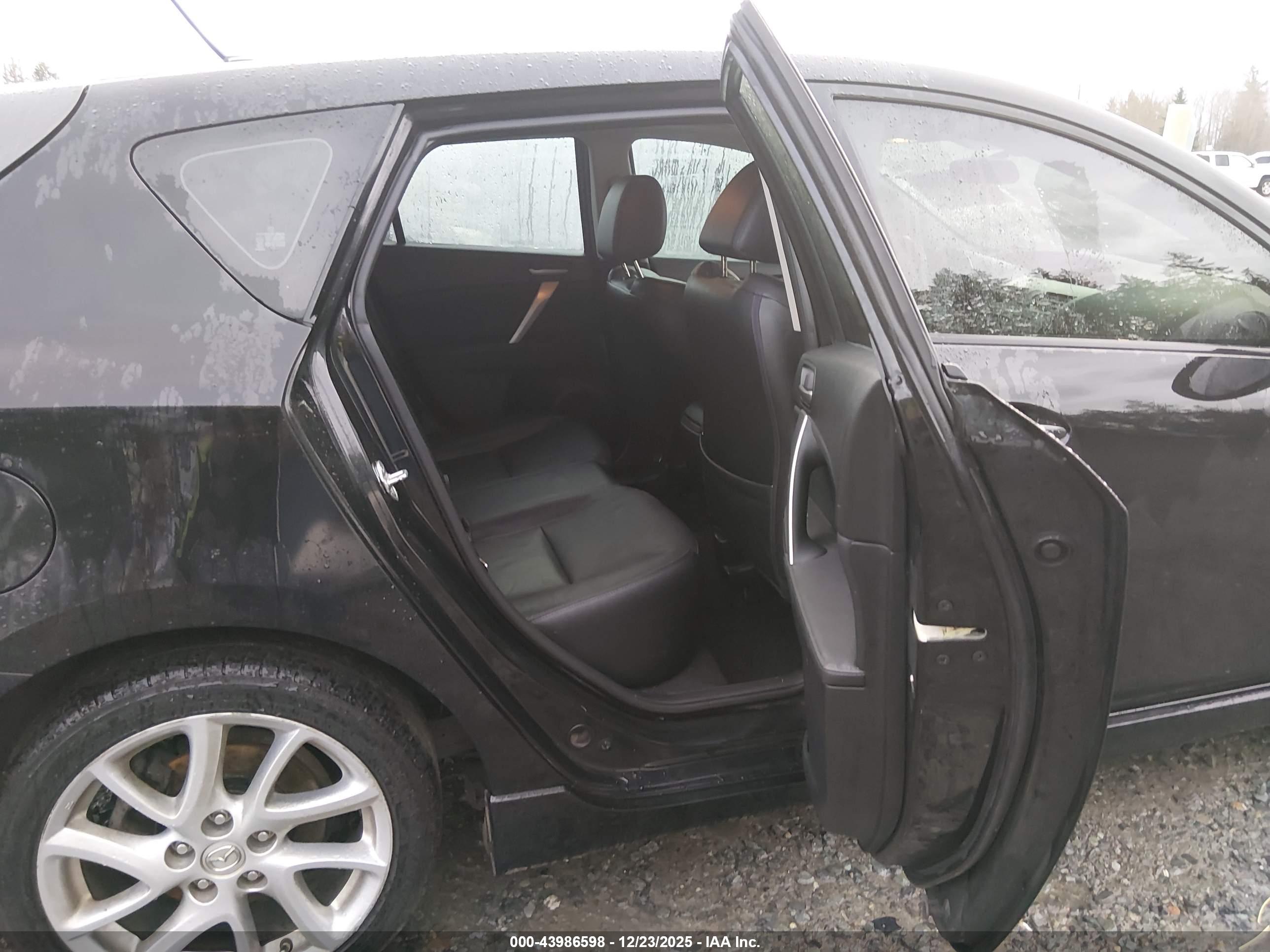MAZDA MAZDA3 image 8