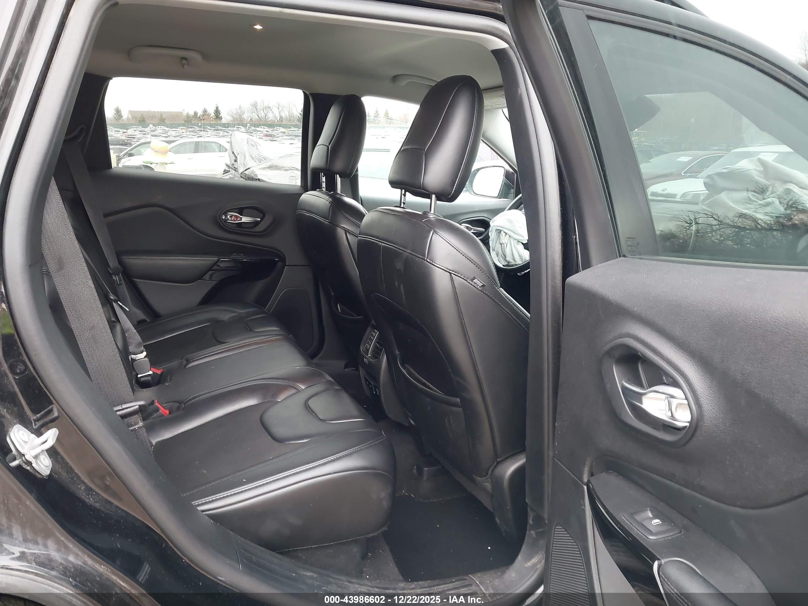 JEEP CHEROKEE image 8