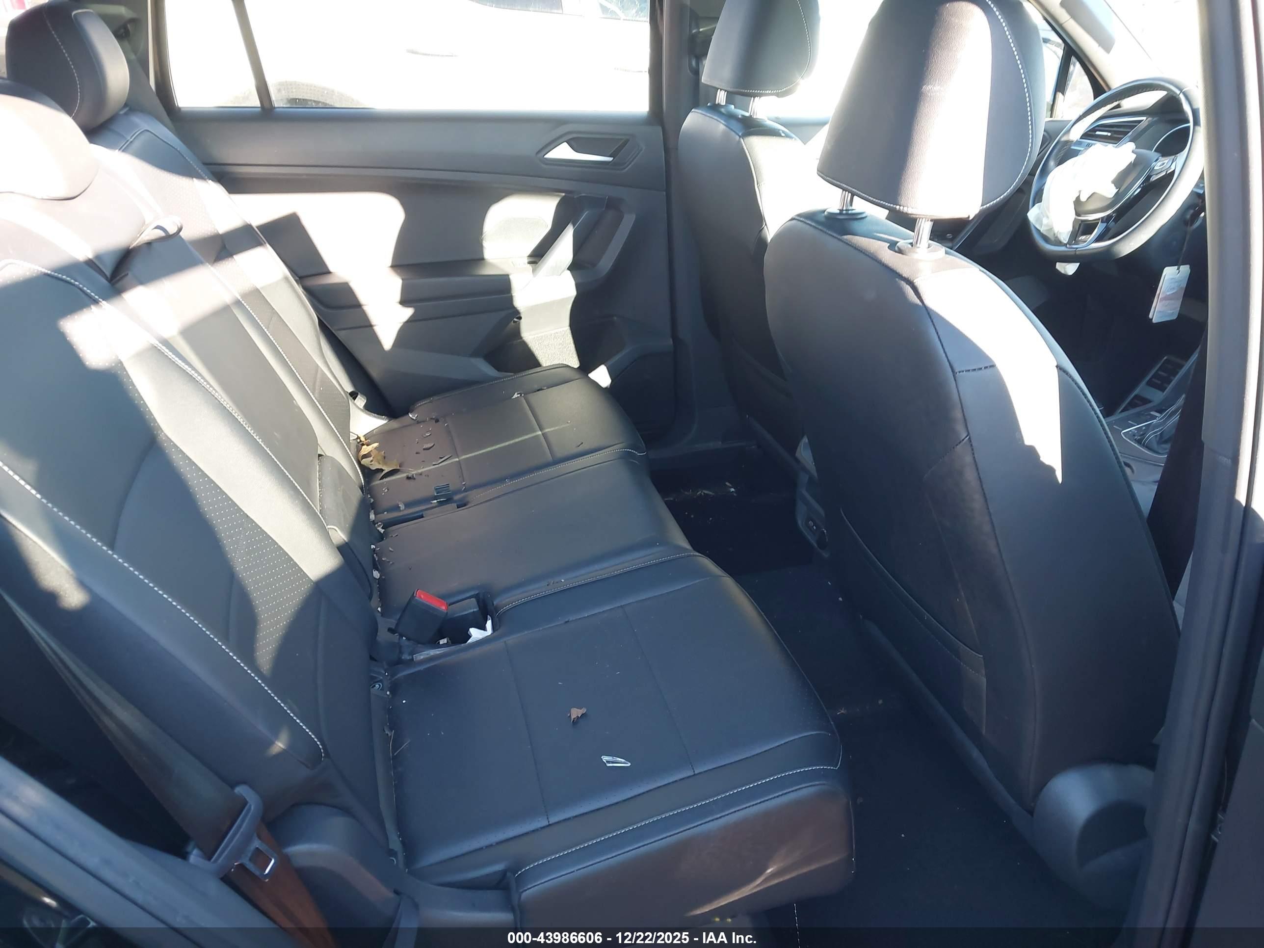 VOLKSWAGEN TIGUAN image 8