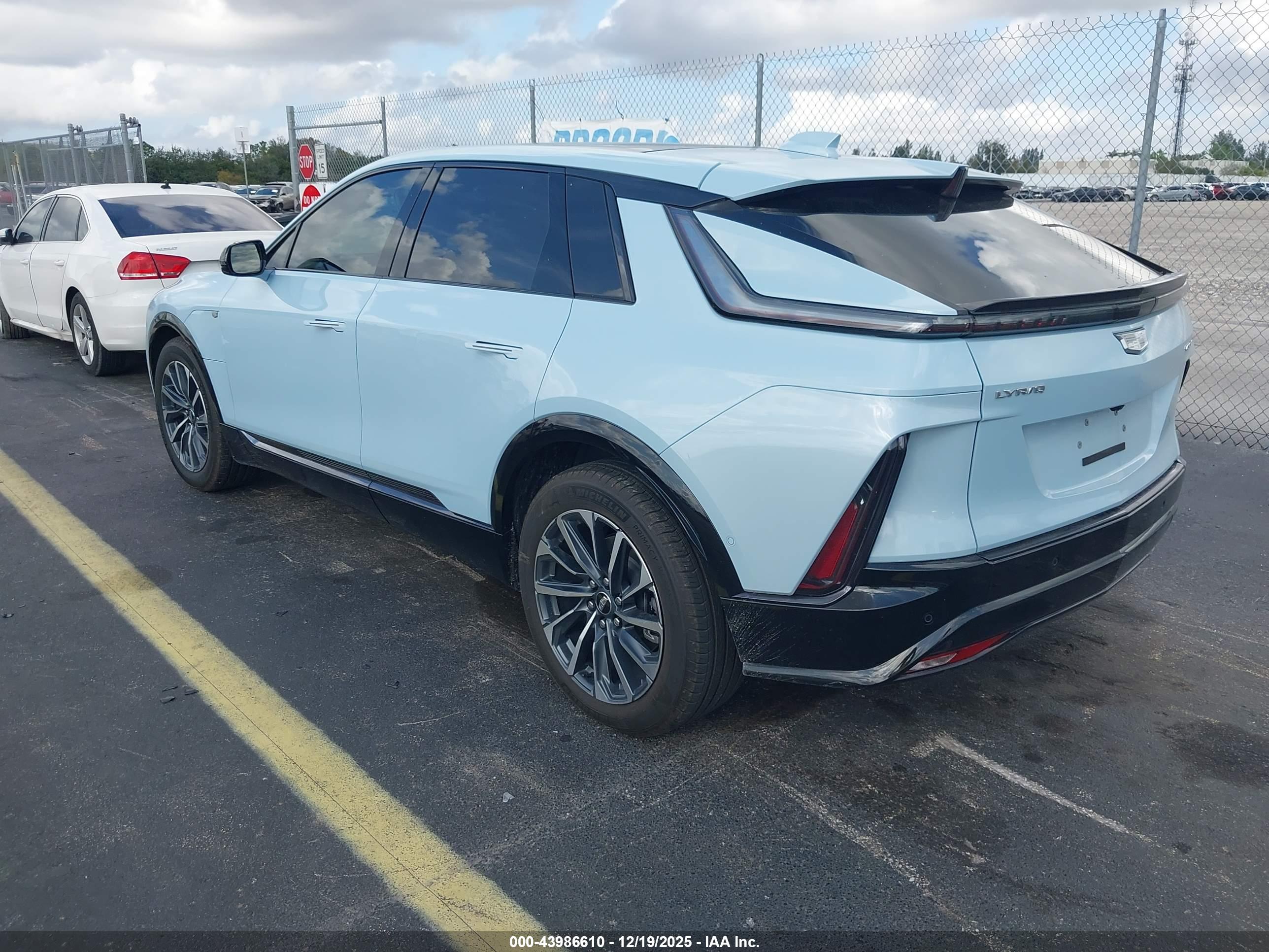 CADILLAC LYRIQ image 3