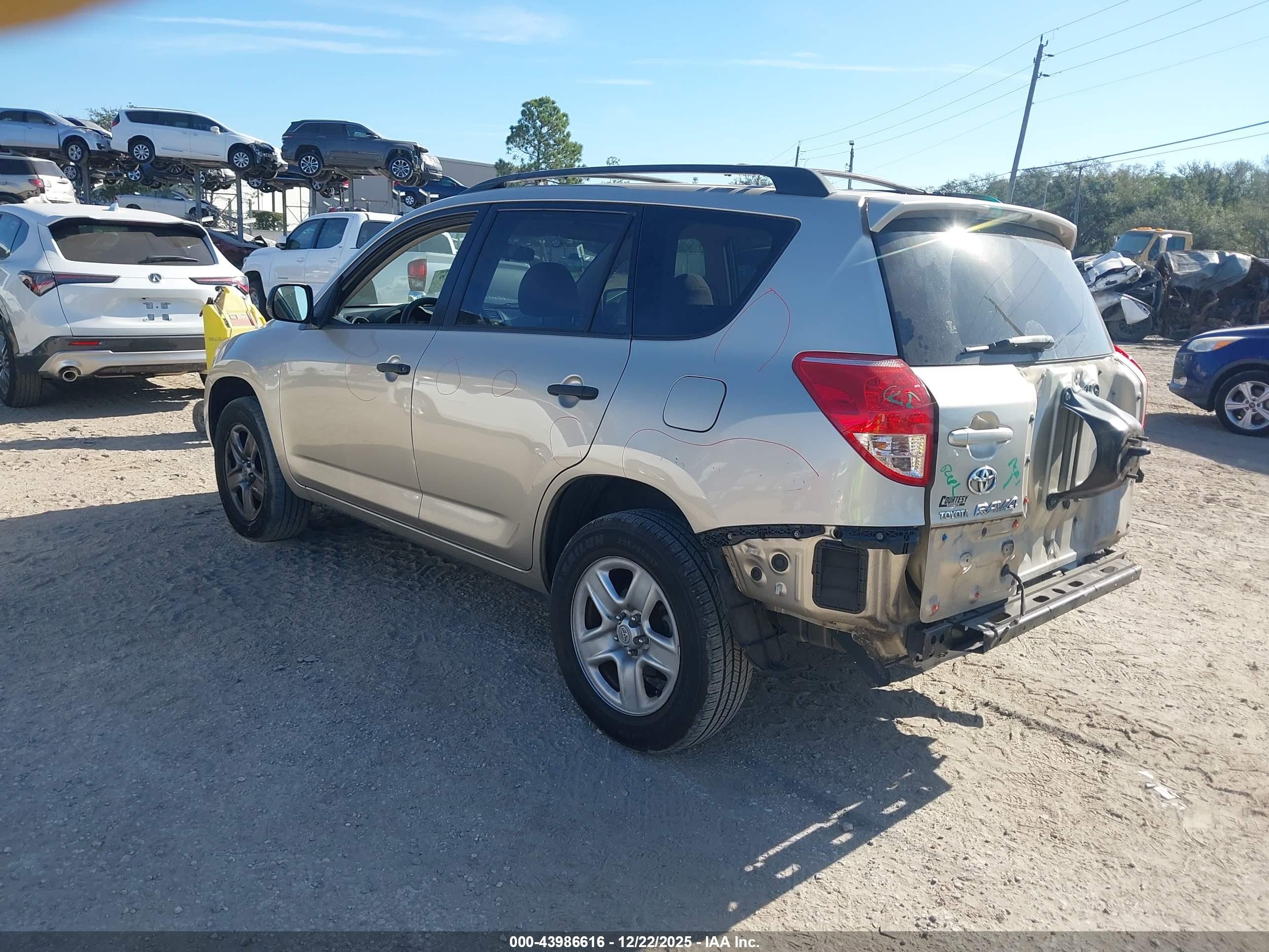 TOYOTA RAV4 image 3