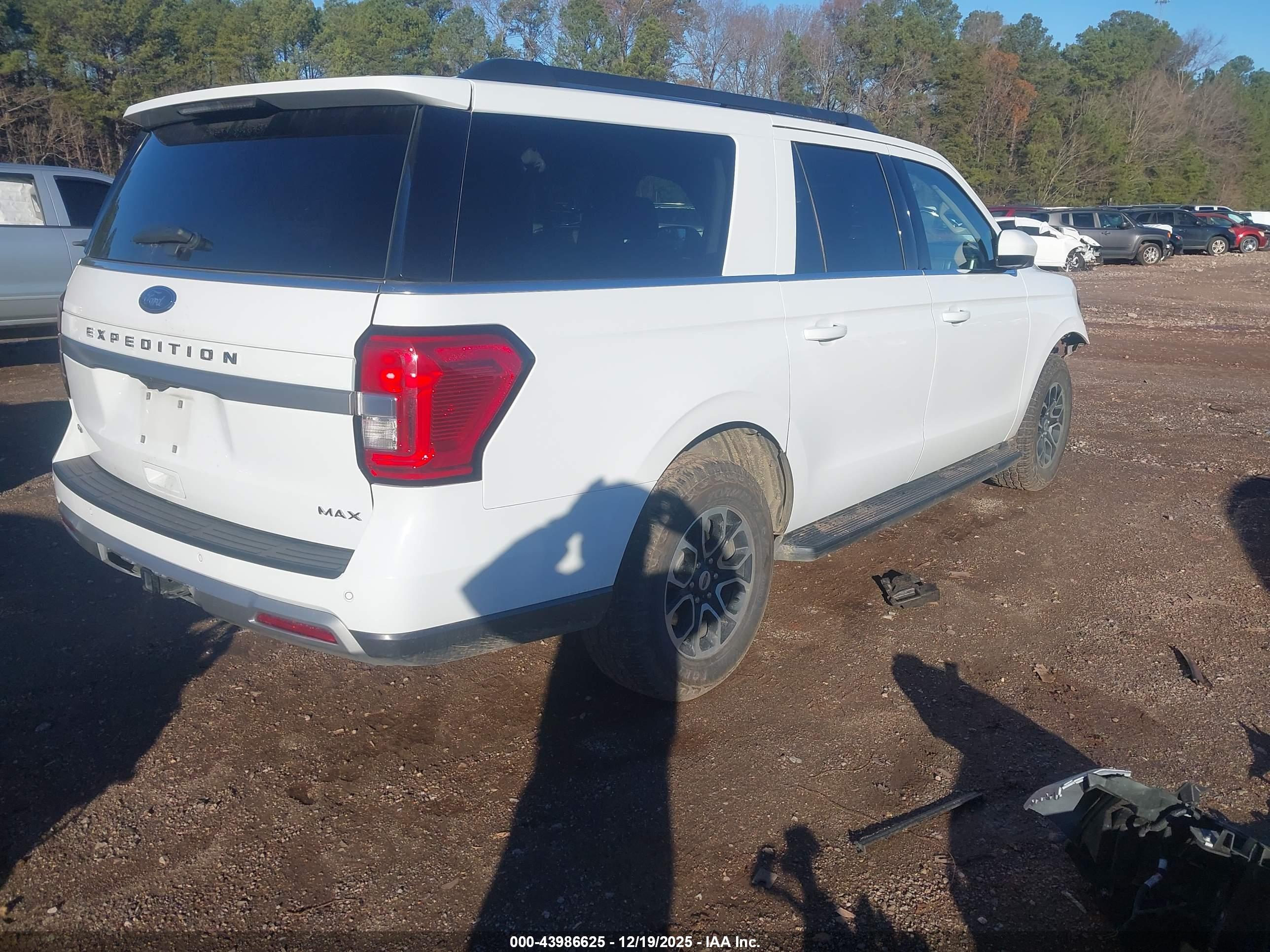 FORD EXPEDITION image 4