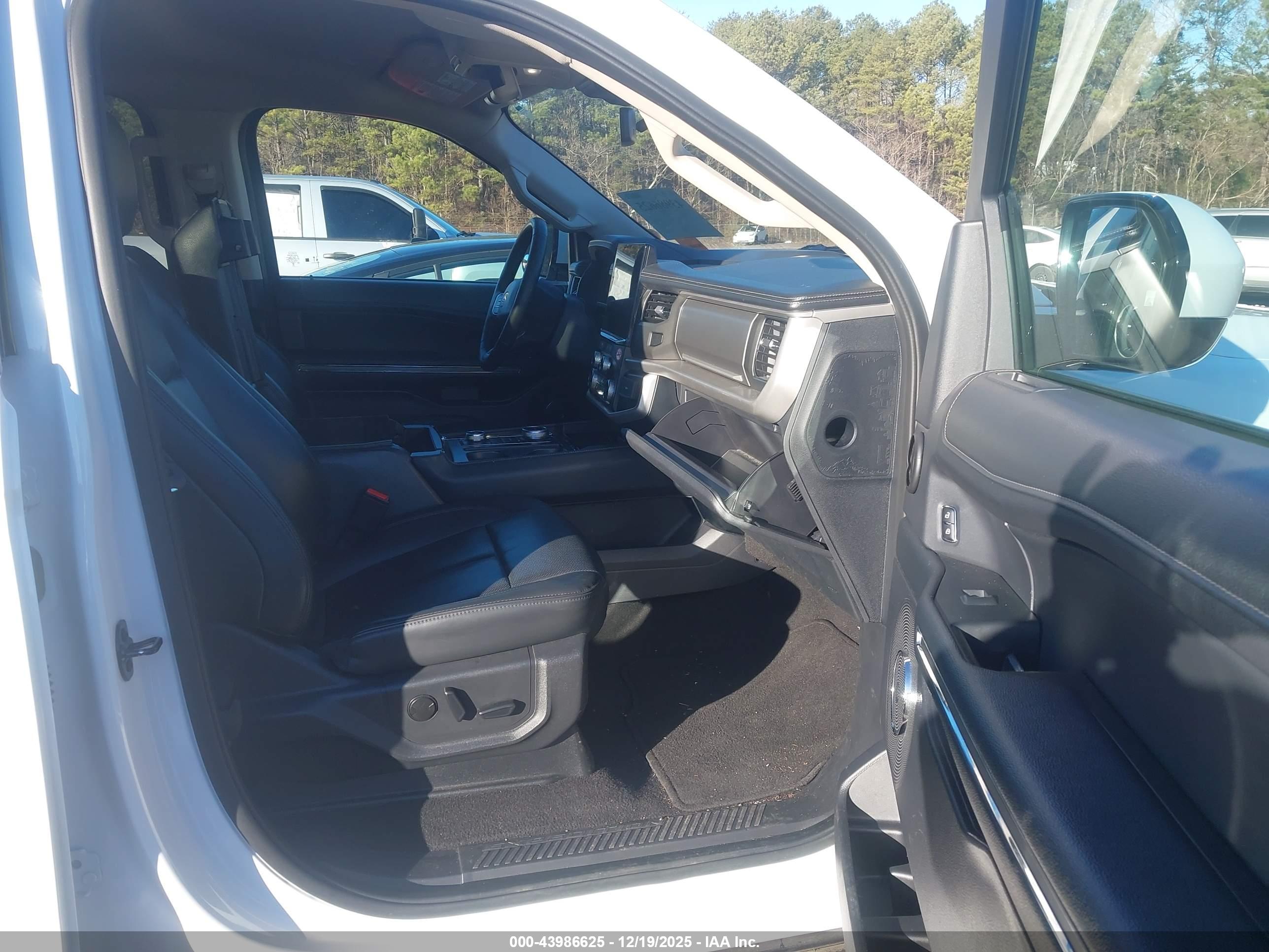 FORD EXPEDITION image 5