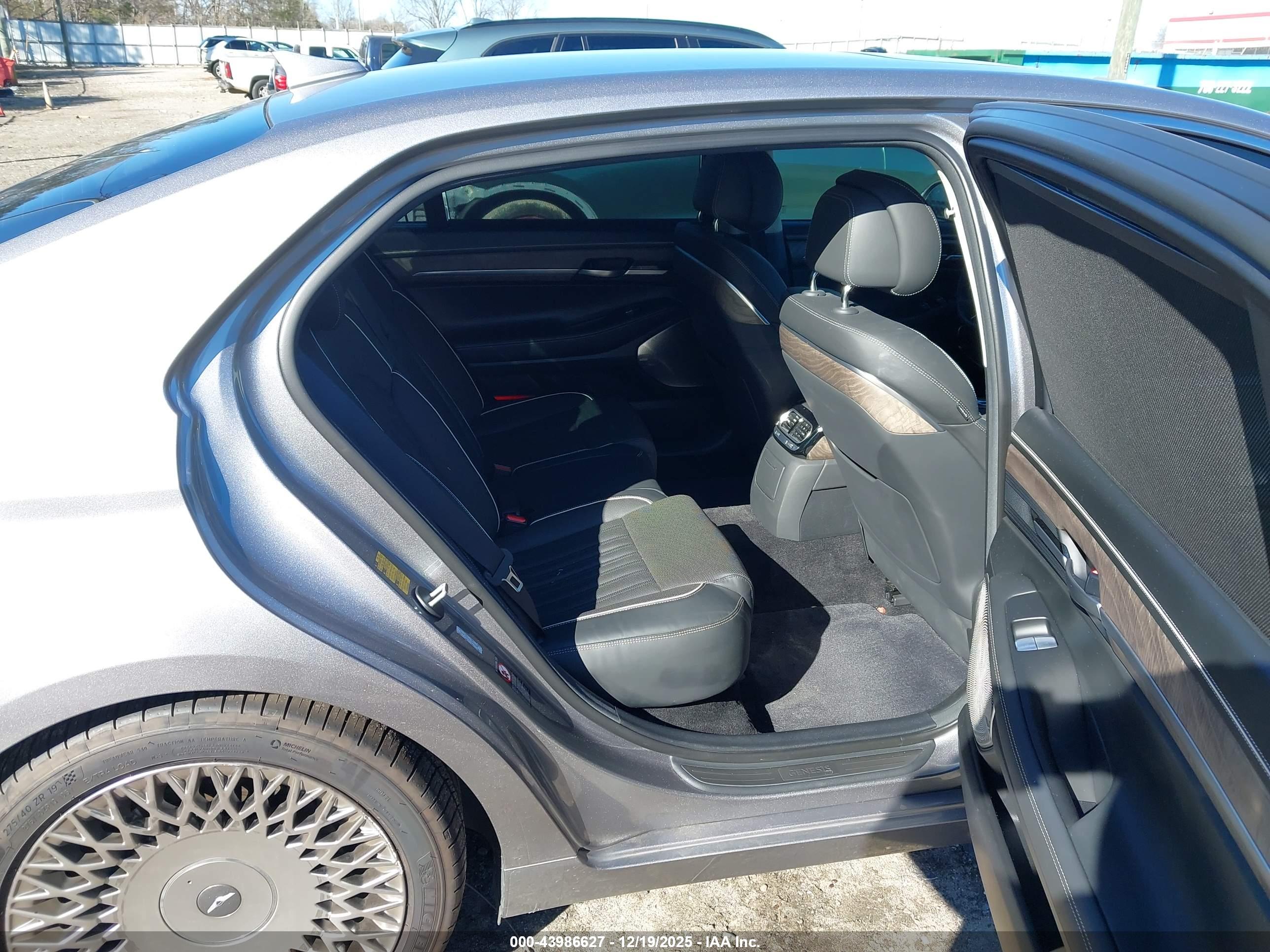 GENESIS G90 image 8