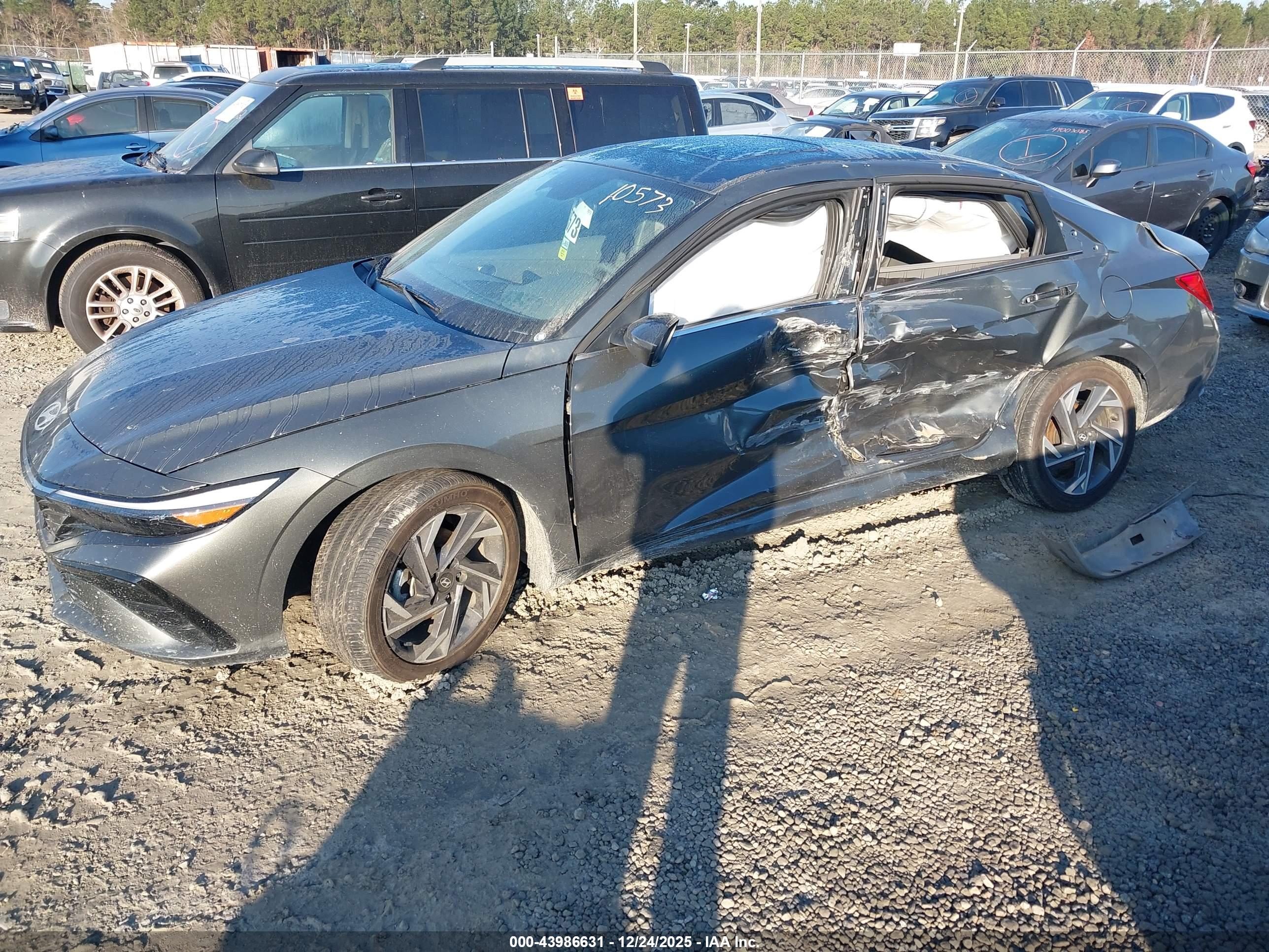HYUNDAI ELANTRA image 2