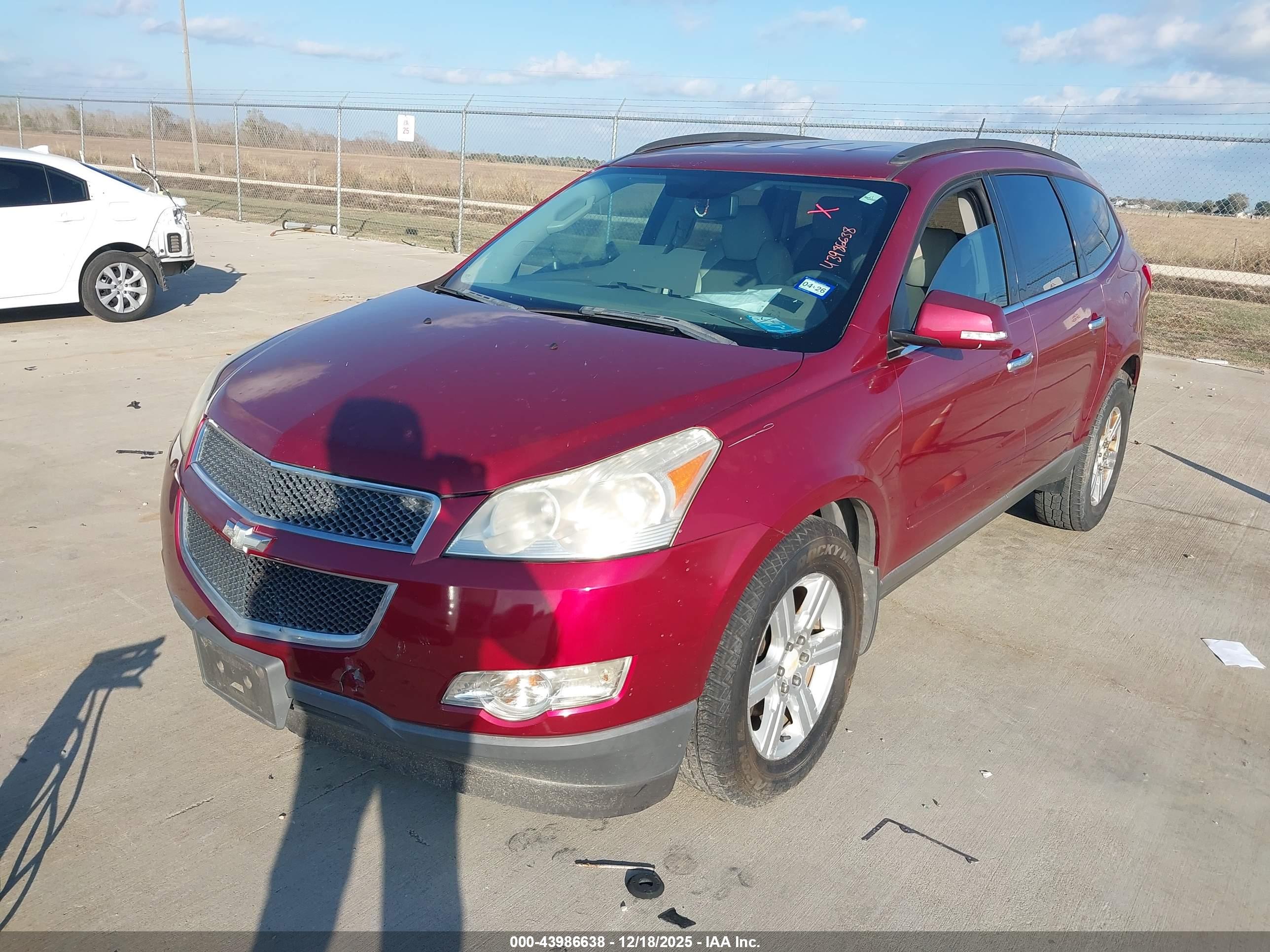 CHEVROLET TRAVERSE image 2