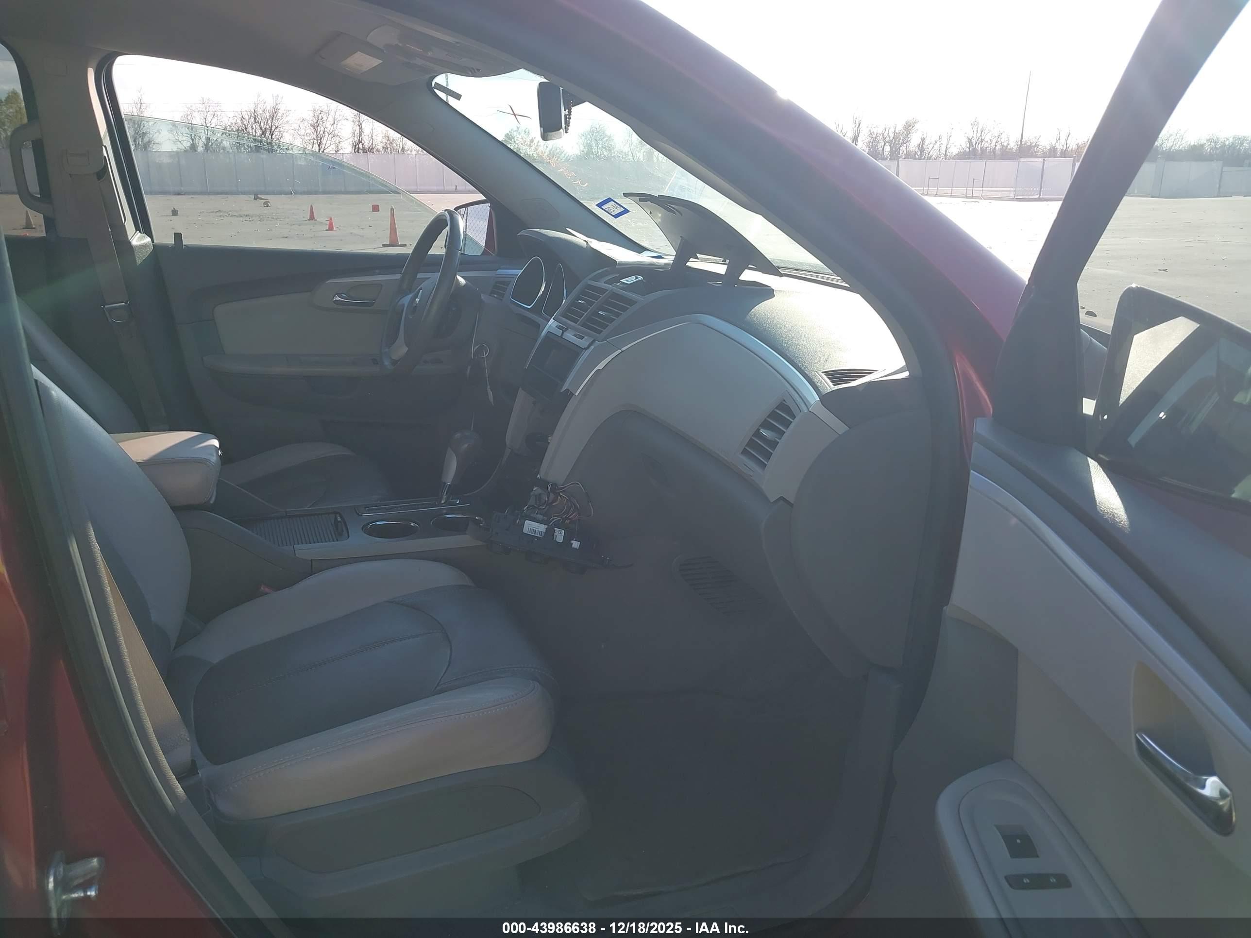 CHEVROLET TRAVERSE image 5