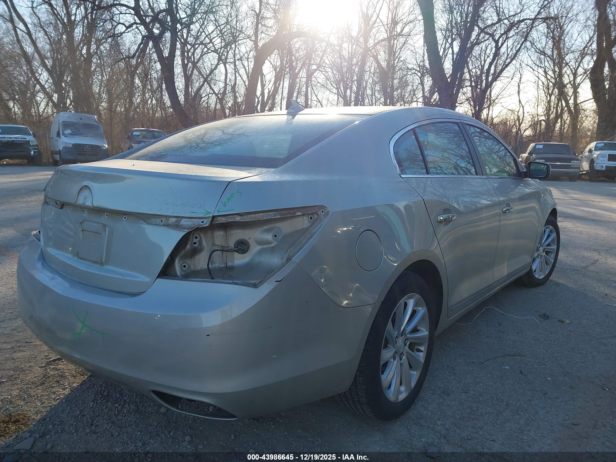 BUICK LACROSSE image 4