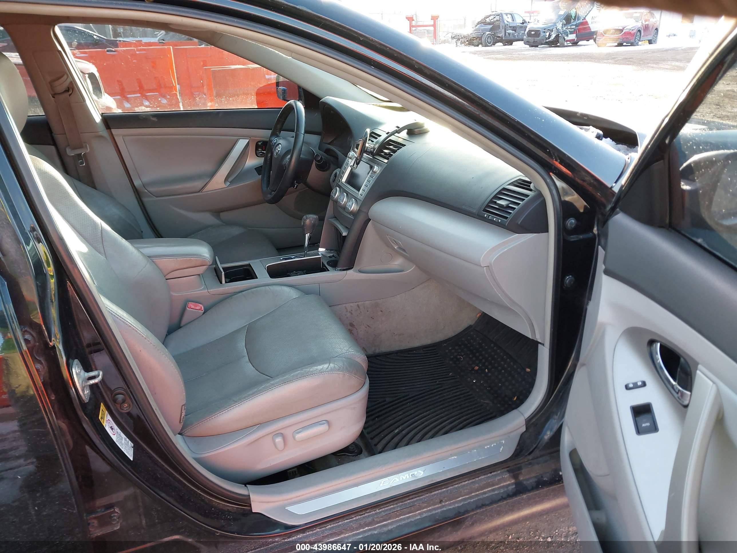 TOYOTA CAMRY image 5