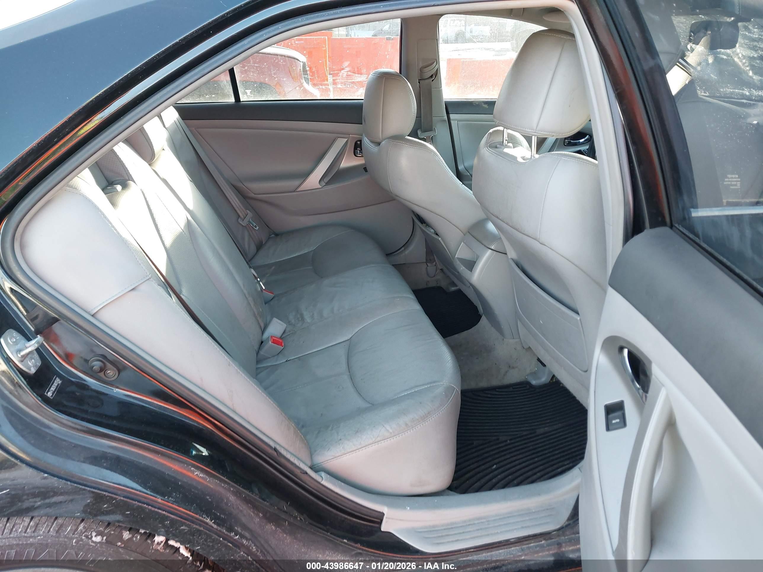 TOYOTA CAMRY image 8