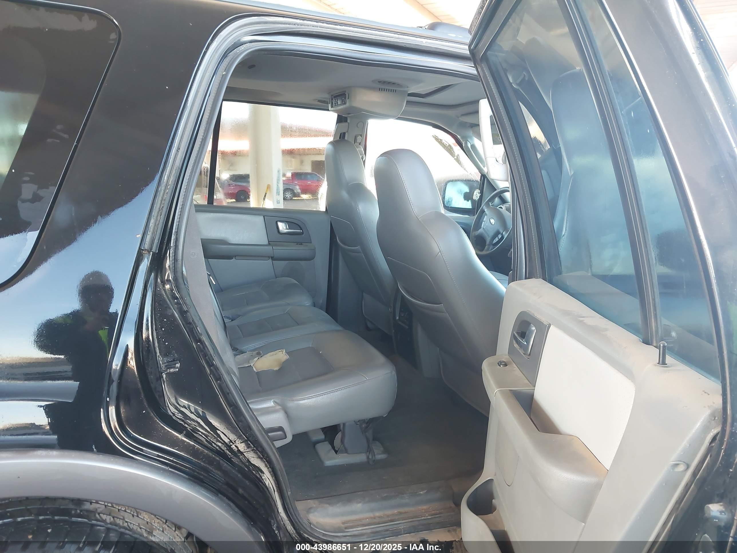 FORD EXPEDITION image 8