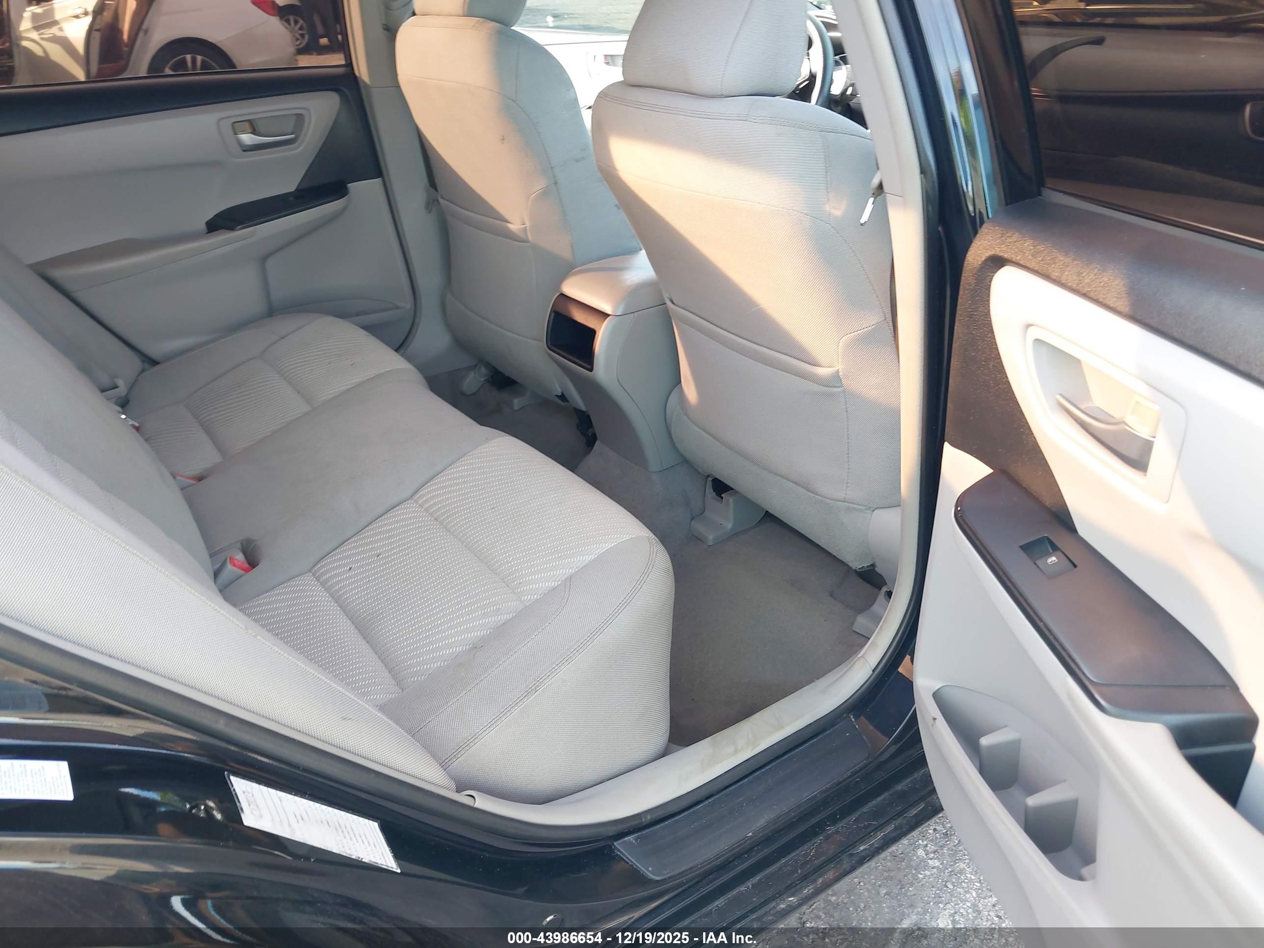 TOYOTA CAMRY image 8