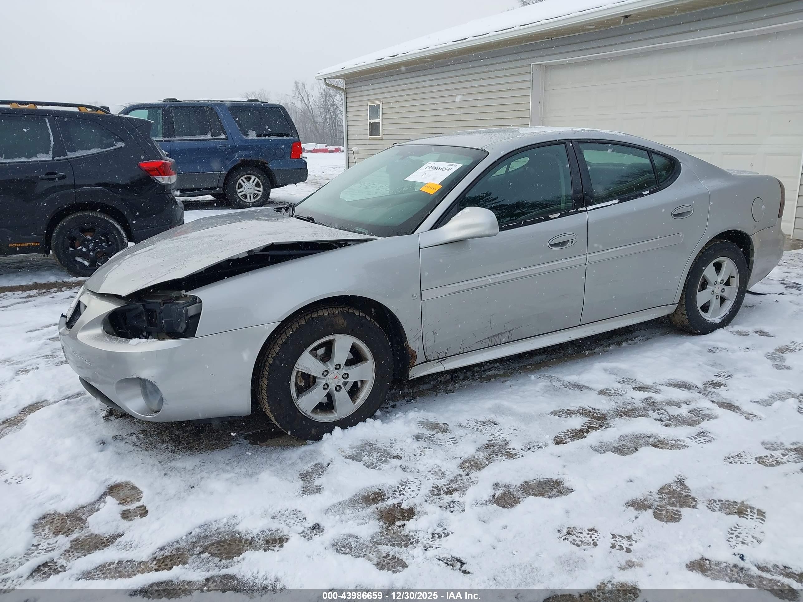 PONTIAC GRAND image 2