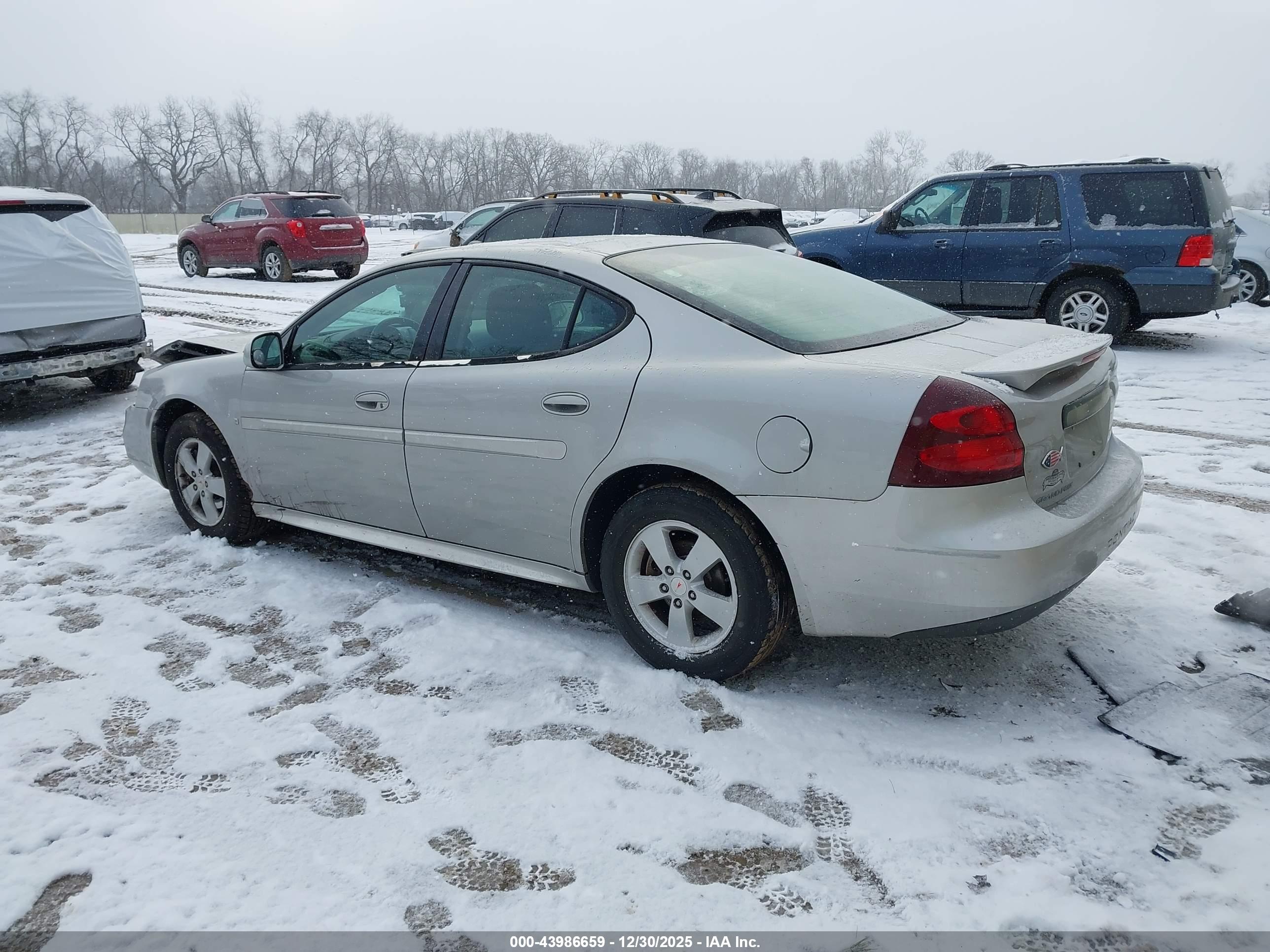 PONTIAC GRAND image 3