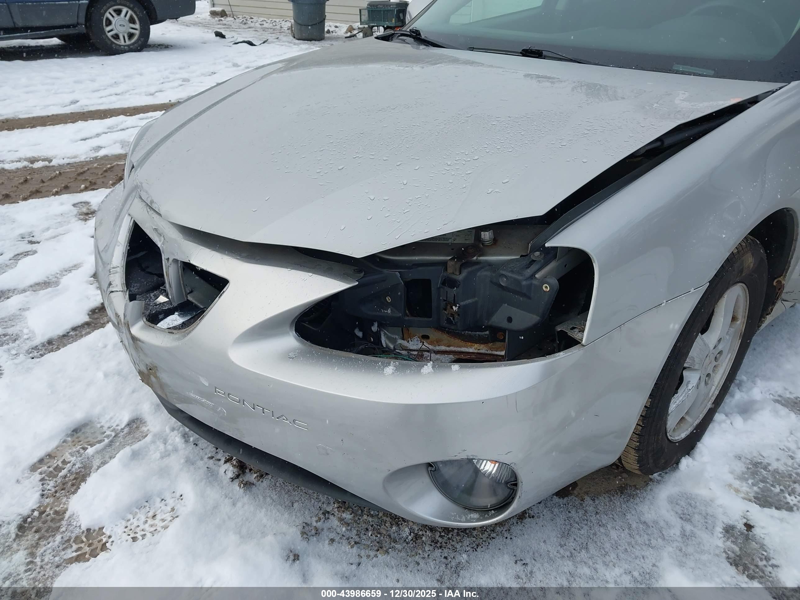 PONTIAC GRAND image 6