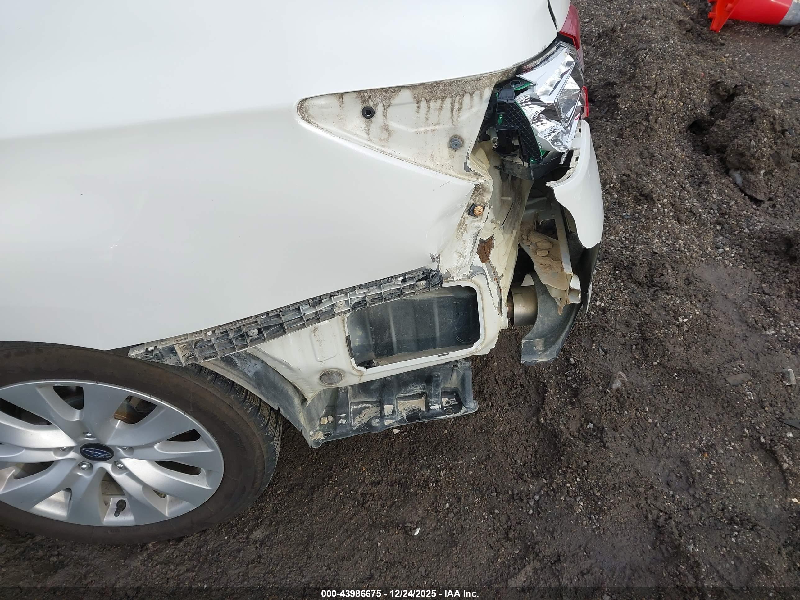 SUBARU LEGACY image 6