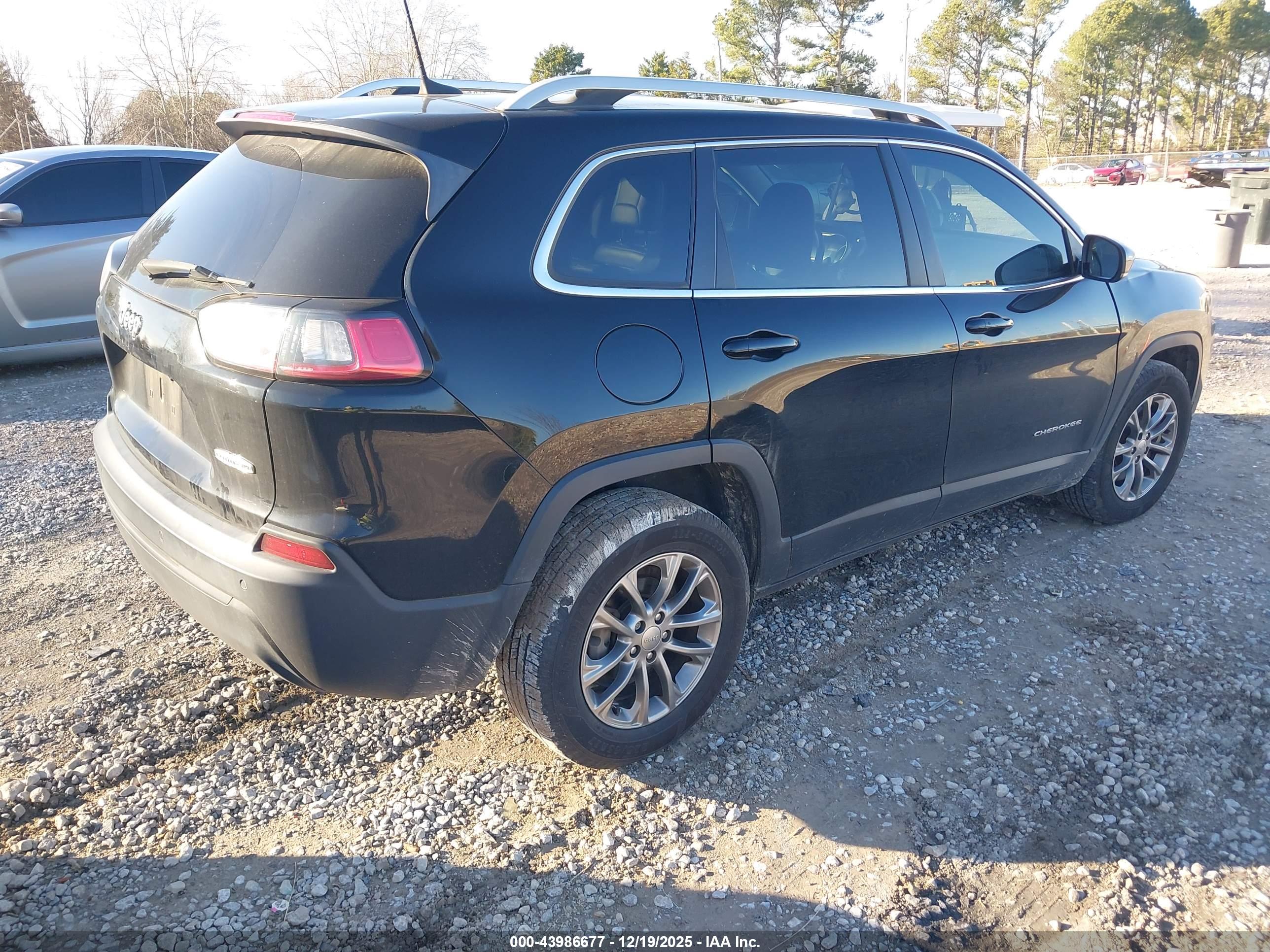 JEEP CHEROKEE image 4